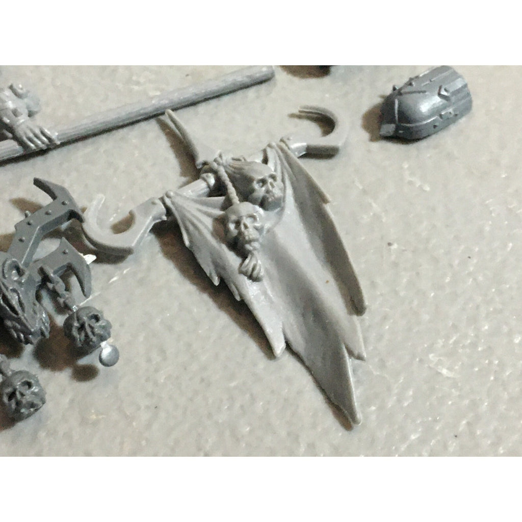 A22181 WARHAMMER FANTASY CHAOS MORTALS BITS LOT MIXED MARAUDER COMMAND & ARMS GW
