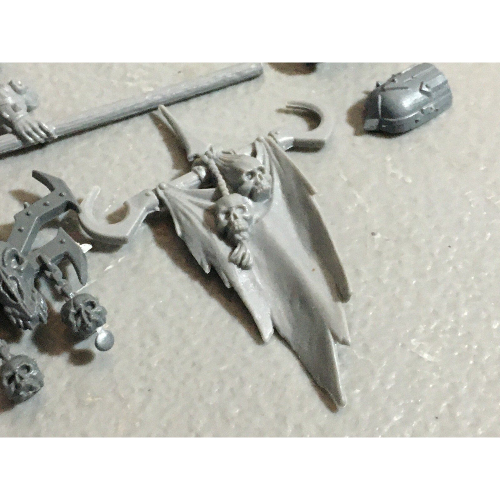A22181 WARHAMMER FANTASY CHAOS MORTALS BITS LOT MIXED MARAUDER COMMAND & ARMS GW