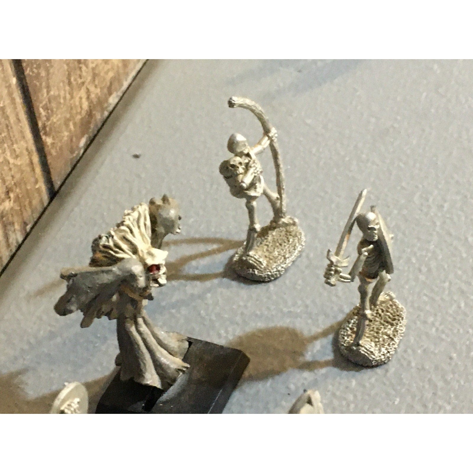 A32570 UNKNOWN MINIATURES METAL MINIATURES LOT SKELETON 4 PK + WRAITH