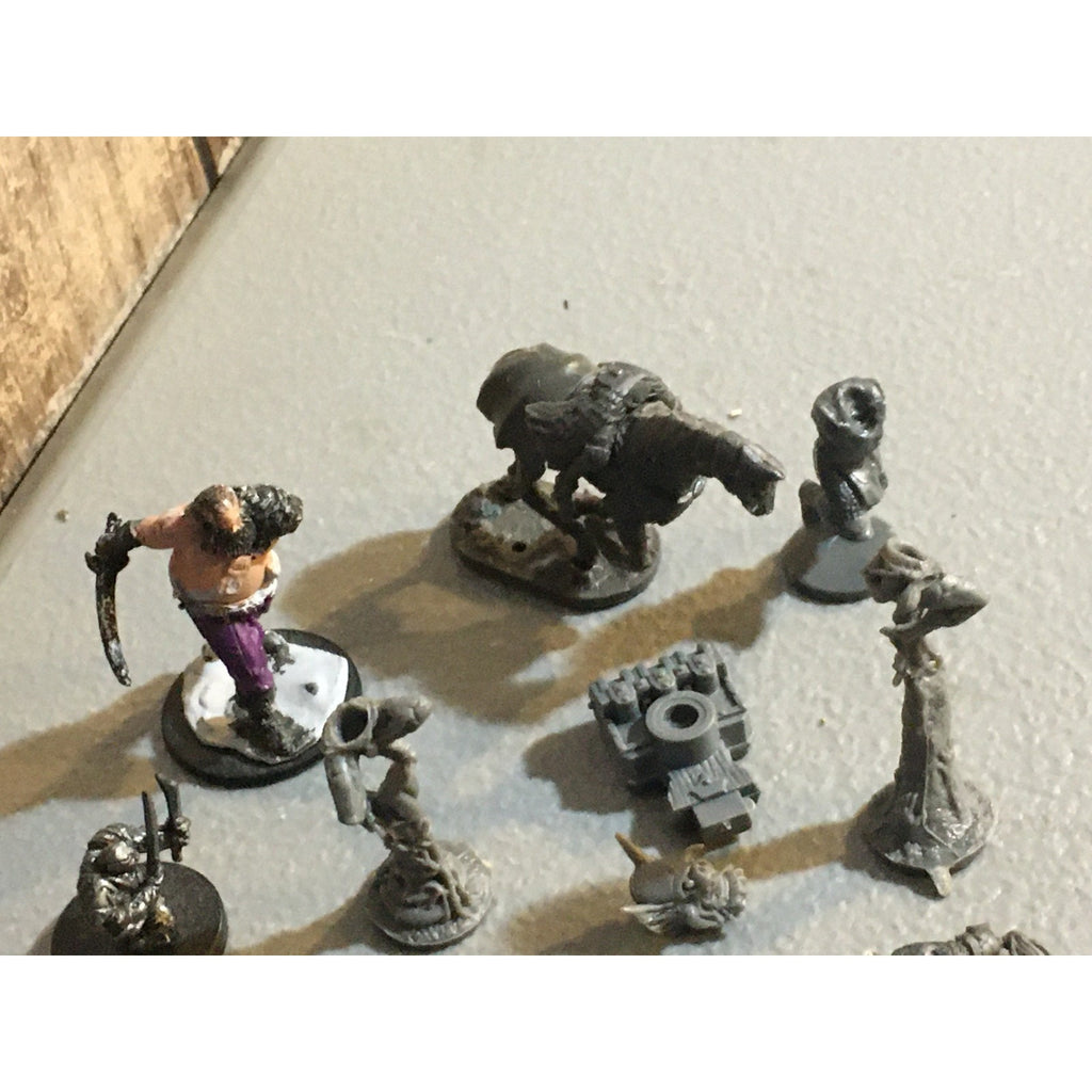 A32575 UNKNOWN MINIATURES PLASTIC DWARF ORC BITS LOT + WIZKIDS D&D TABLETOP RPG