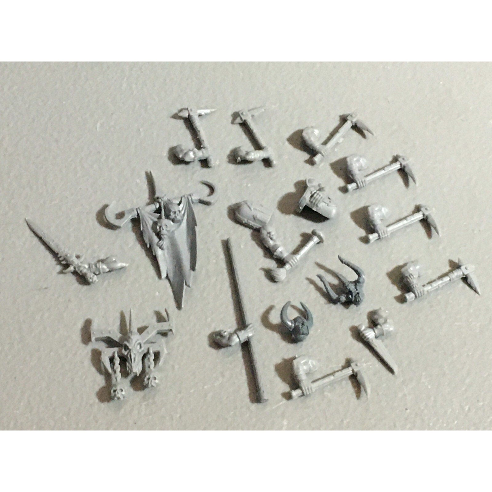 A22189 WARHAMMER FANTASY CHAOS MORTALS BITS LOT MIXED MARAUDER COMMAND & ARMS GW