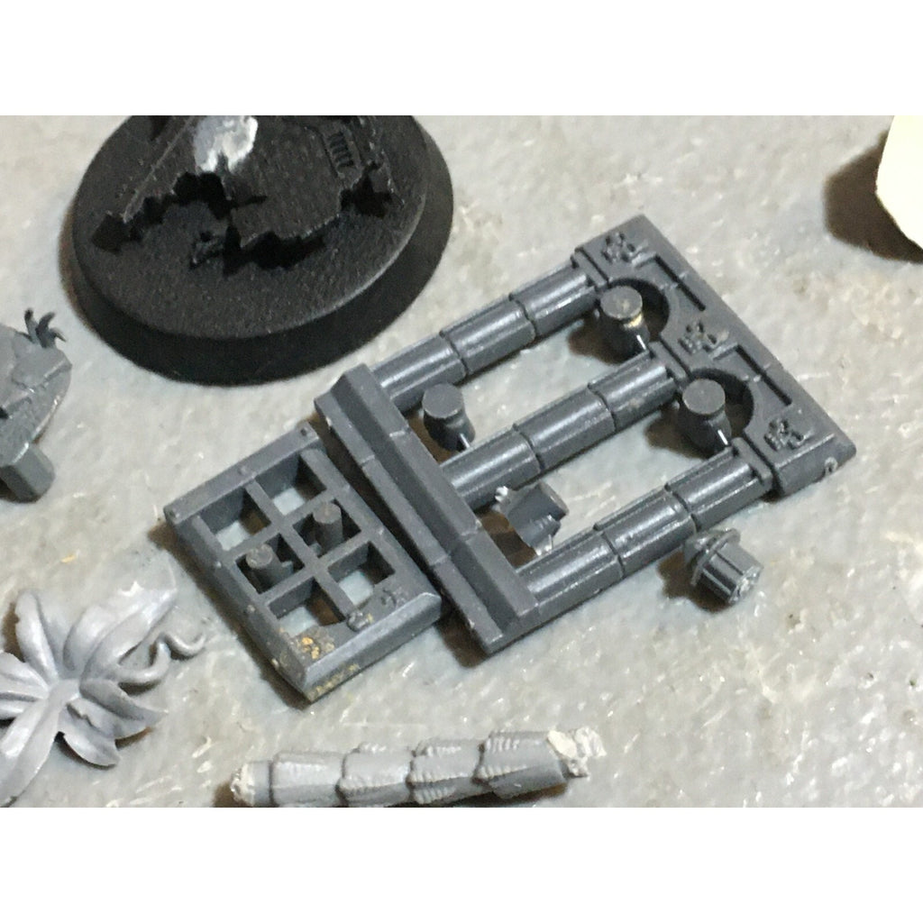 A23492 WARHAMMER FANTASY 40K TERRAIN BITS LOT GRAVE PLANT BASING GAMES WORKSHOP