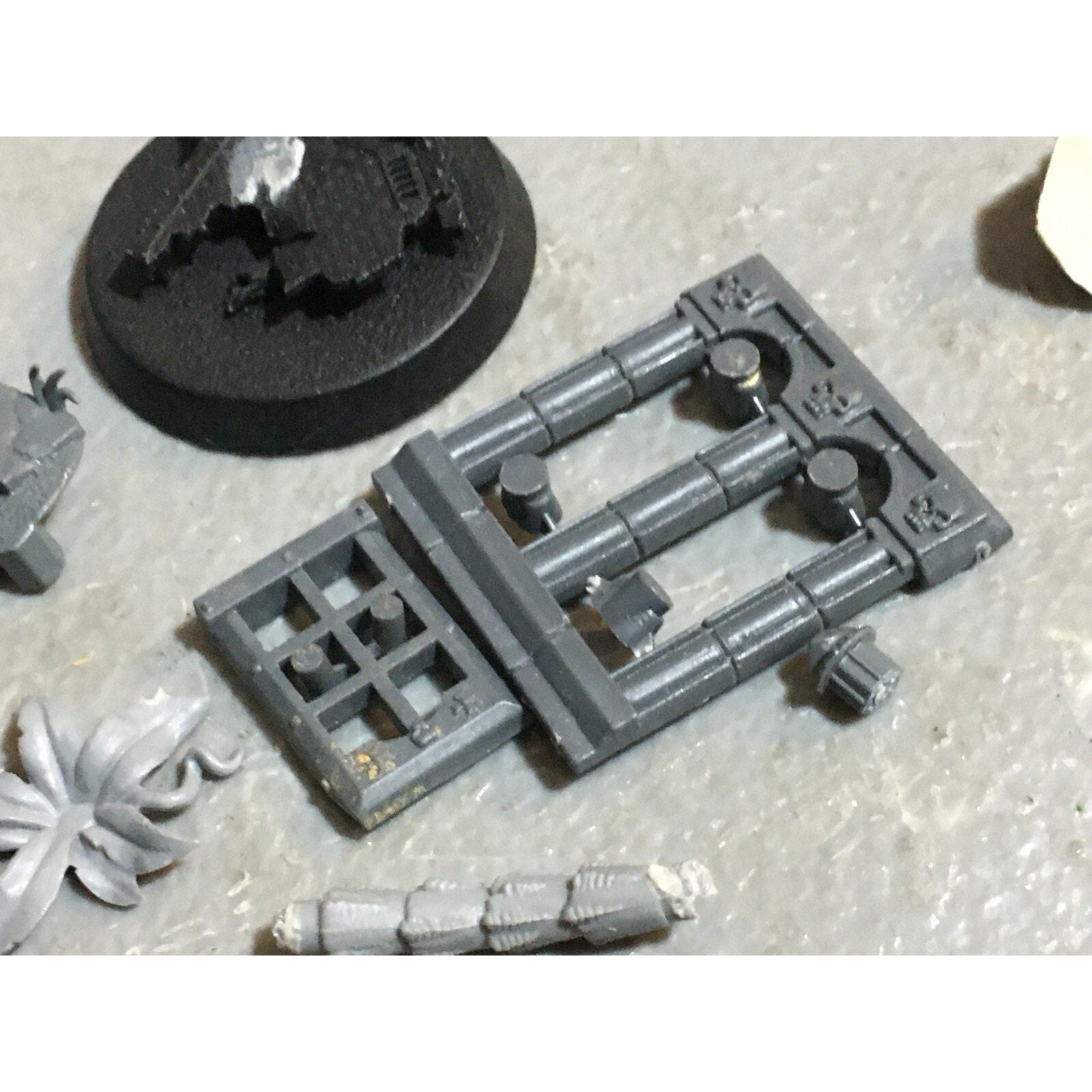 A23492 WARHAMMER FANTASY 40K TERRAIN BITS LOT GRAVE PLANT BASING GAMES WORKSHOP