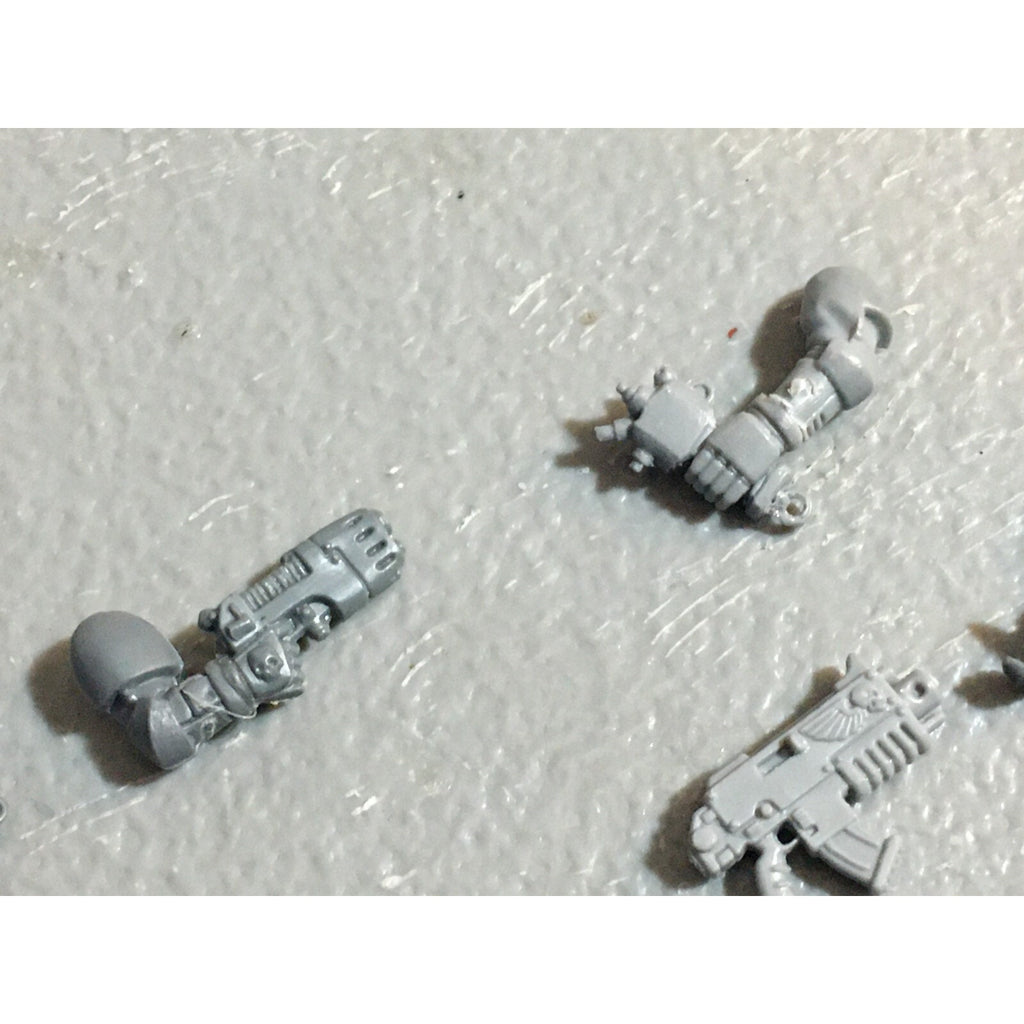 A23076 WARHAMMER 40K SPACE MARINES BITS LOT BOLTERS ARMS GAMES WORKSHOP GW