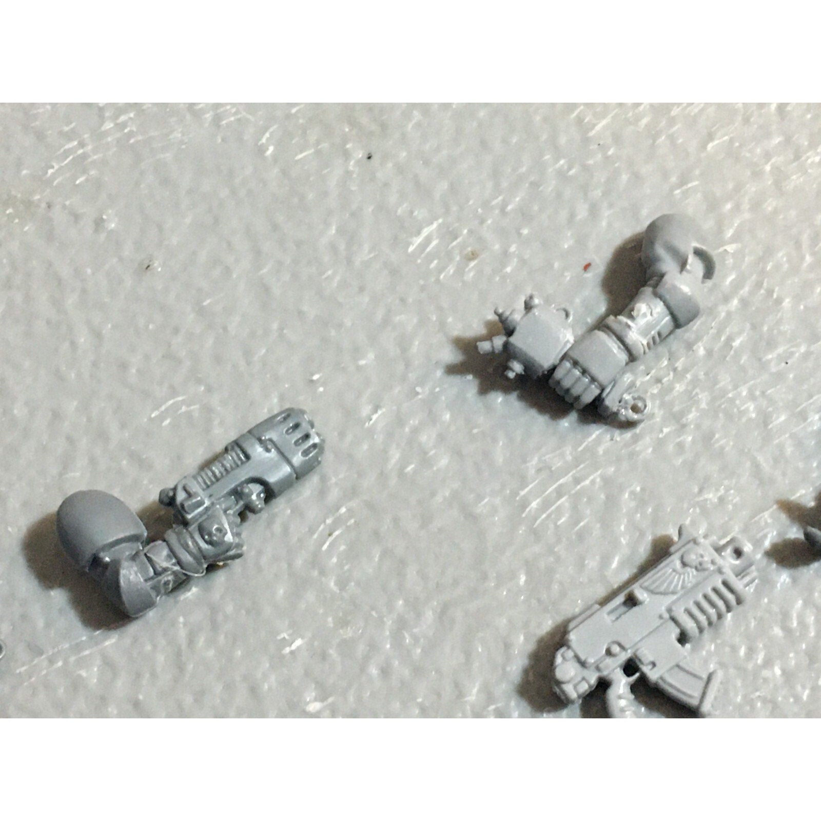 A23076 WARHAMMER 40K SPACE MARINES BITS LOT BOLTERS ARMS GAMES WORKSHOP GW