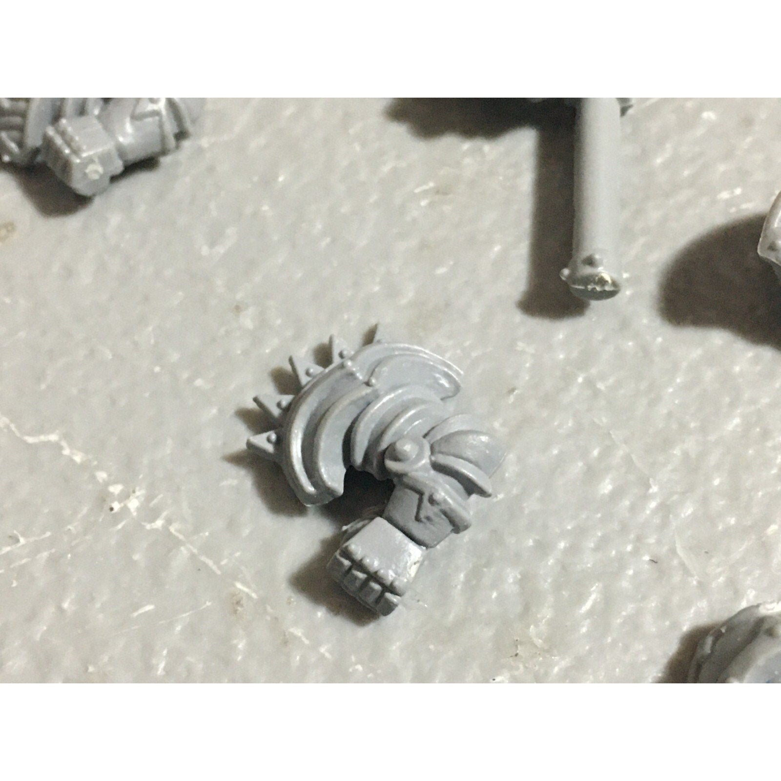 A22716 WARHAMMER FANTASY CHAOS MORTALS WARRIORS BITS LOT OOP ARMS HEADS GW