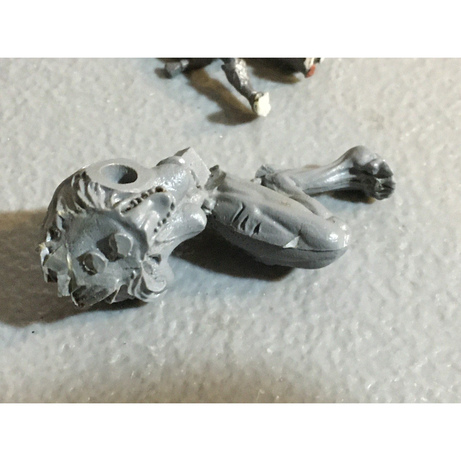 A32534 UNKNOWN MINIATURES PLASTIC INCOMPLETE WARRIOR SOLDIER