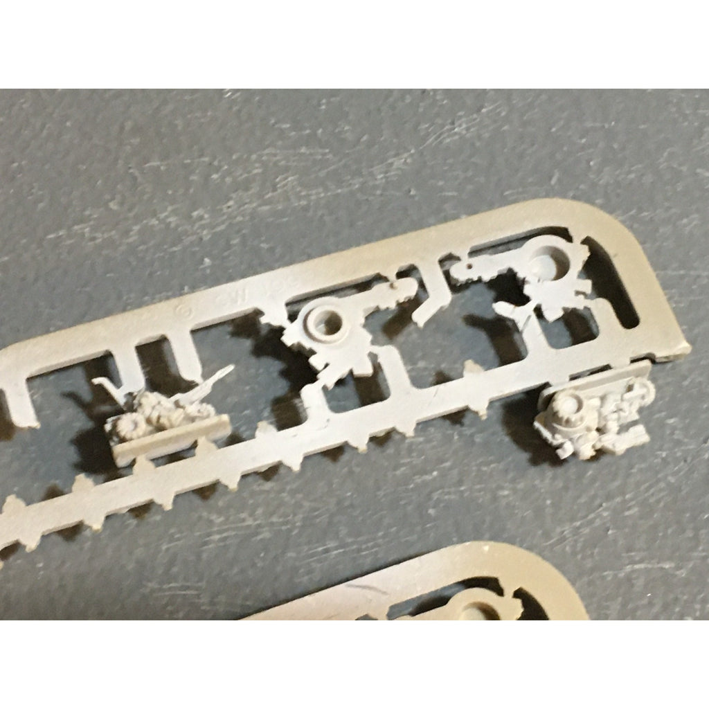 A24559 EPIC 40K SPACE MARINES SQUATS TRIKES THUDD GUNS ON SPRUE GW