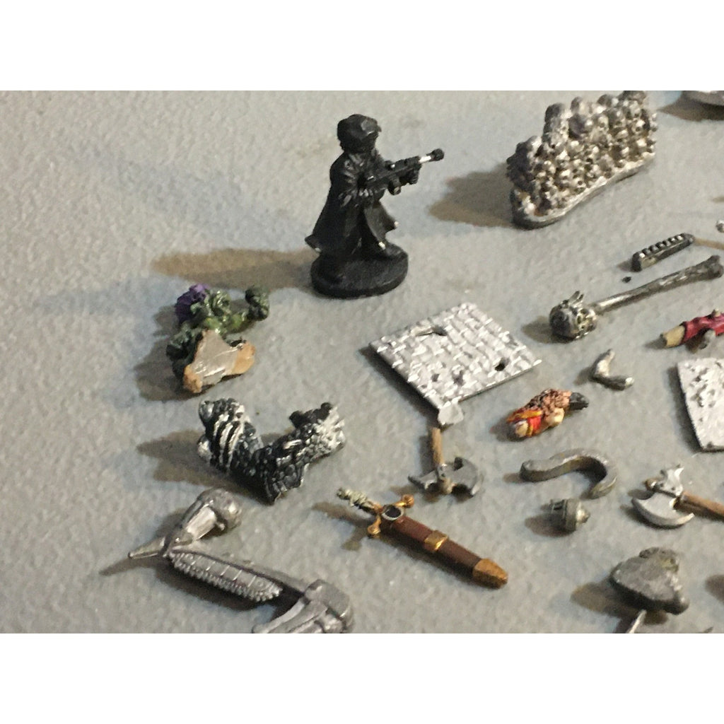 A32590 UNKNOWN MINIATURES METAL BITS LOT SKULL PILE ARM WEAPON CREATURE HEAD