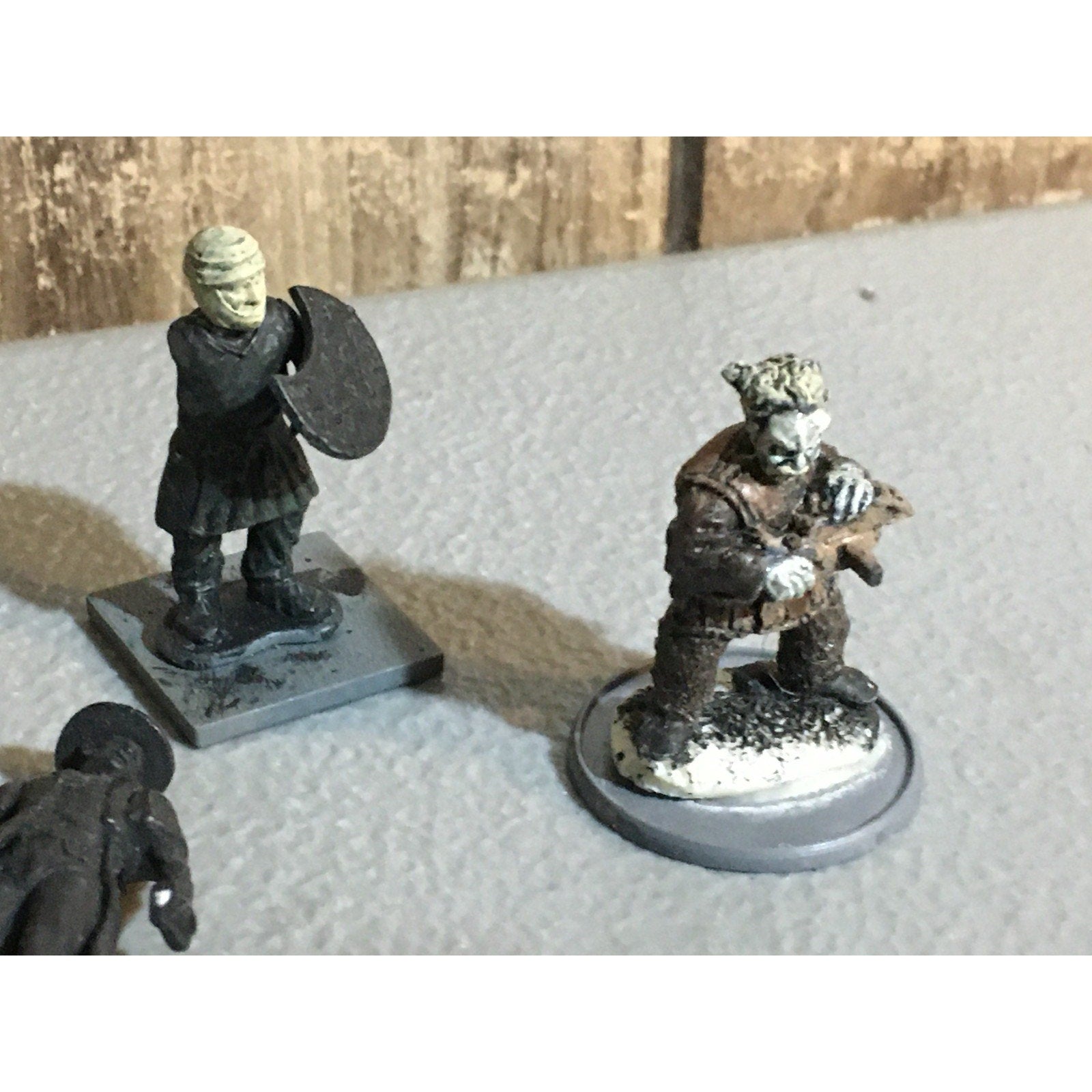 A32534 UNKNOWN MINIATURES PLASTIC INCOMPLETE WARRIOR SOLDIER