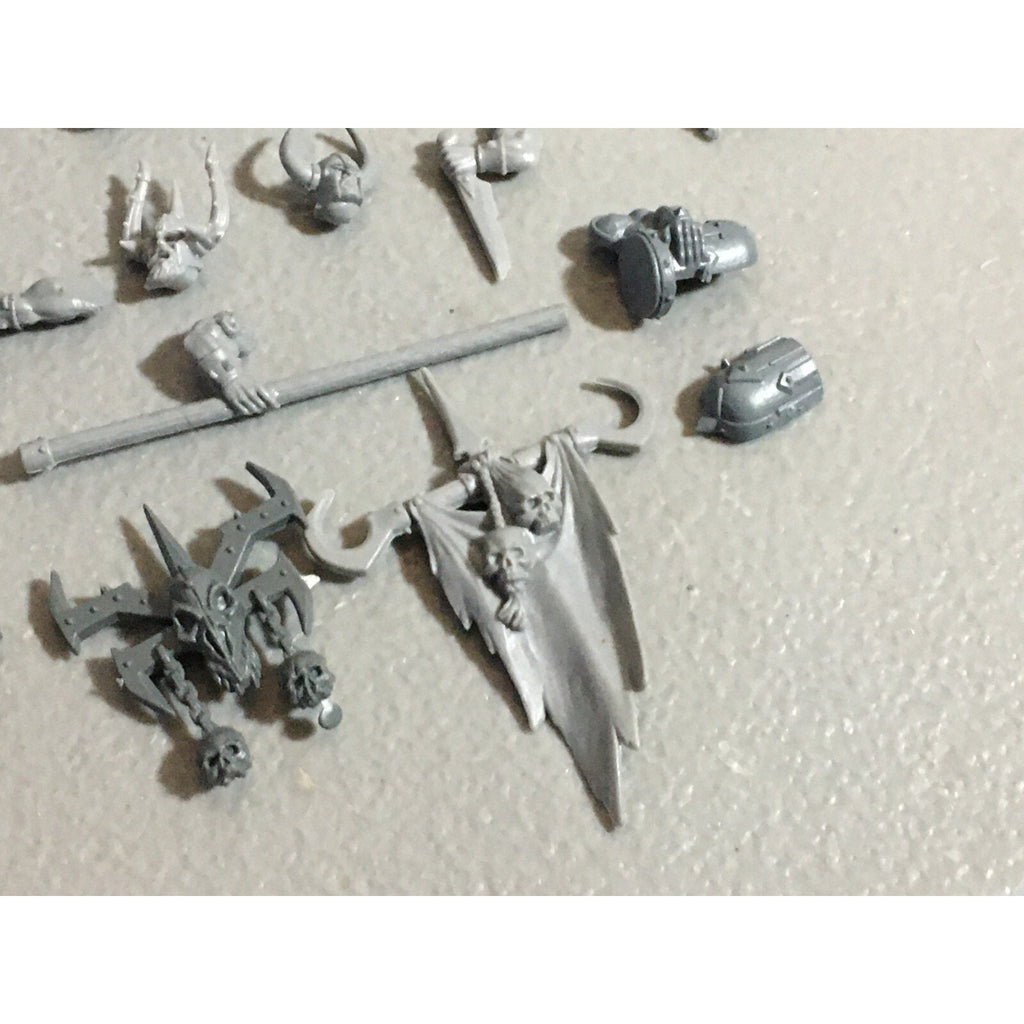 A22181 WARHAMMER FANTASY CHAOS MORTALS BITS LOT MIXED MARAUDER COMMAND & ARMS GW
