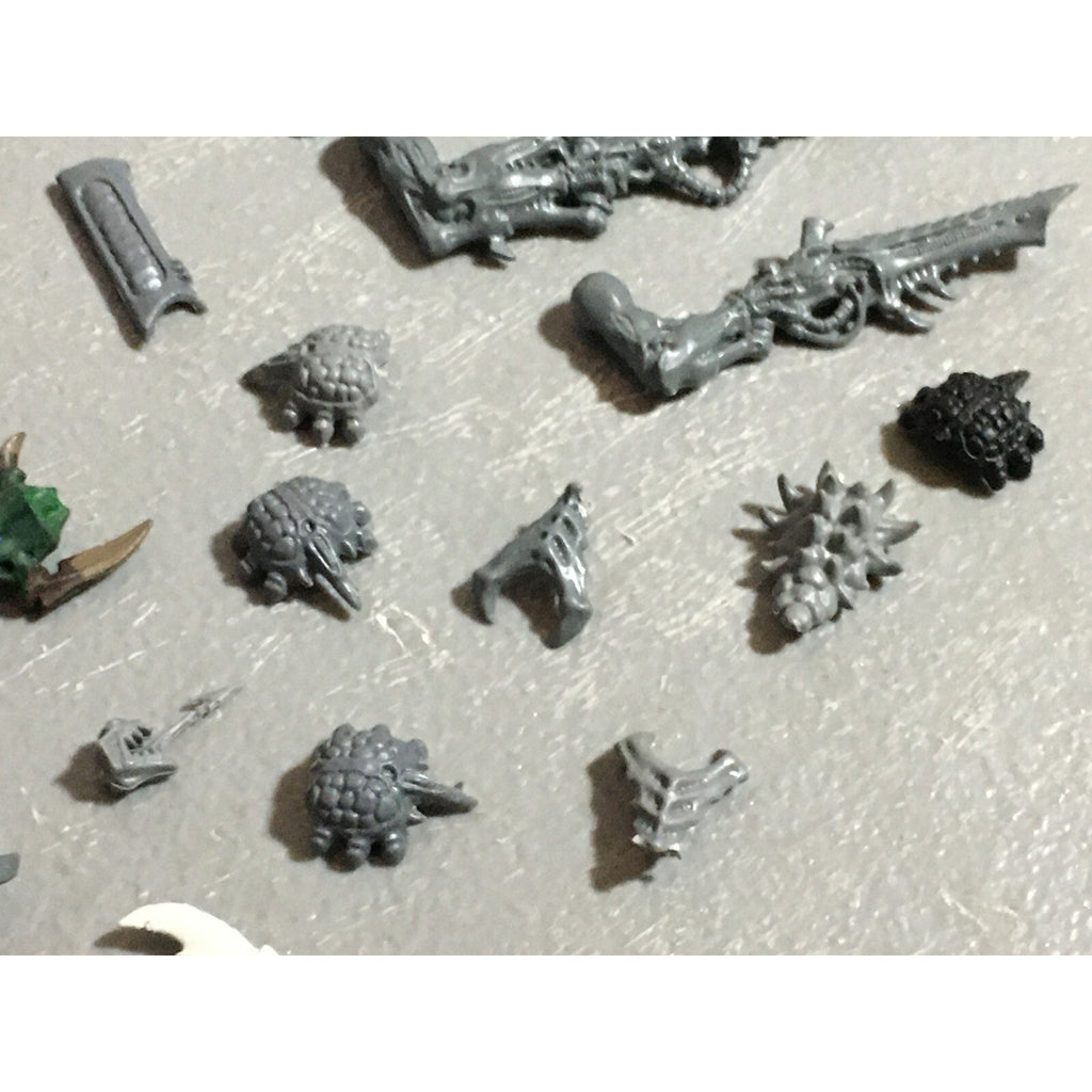 A22321 WARHAMMER 40K TYRANIDS BITS LOT MIXED GAMES WORKSHOP GW