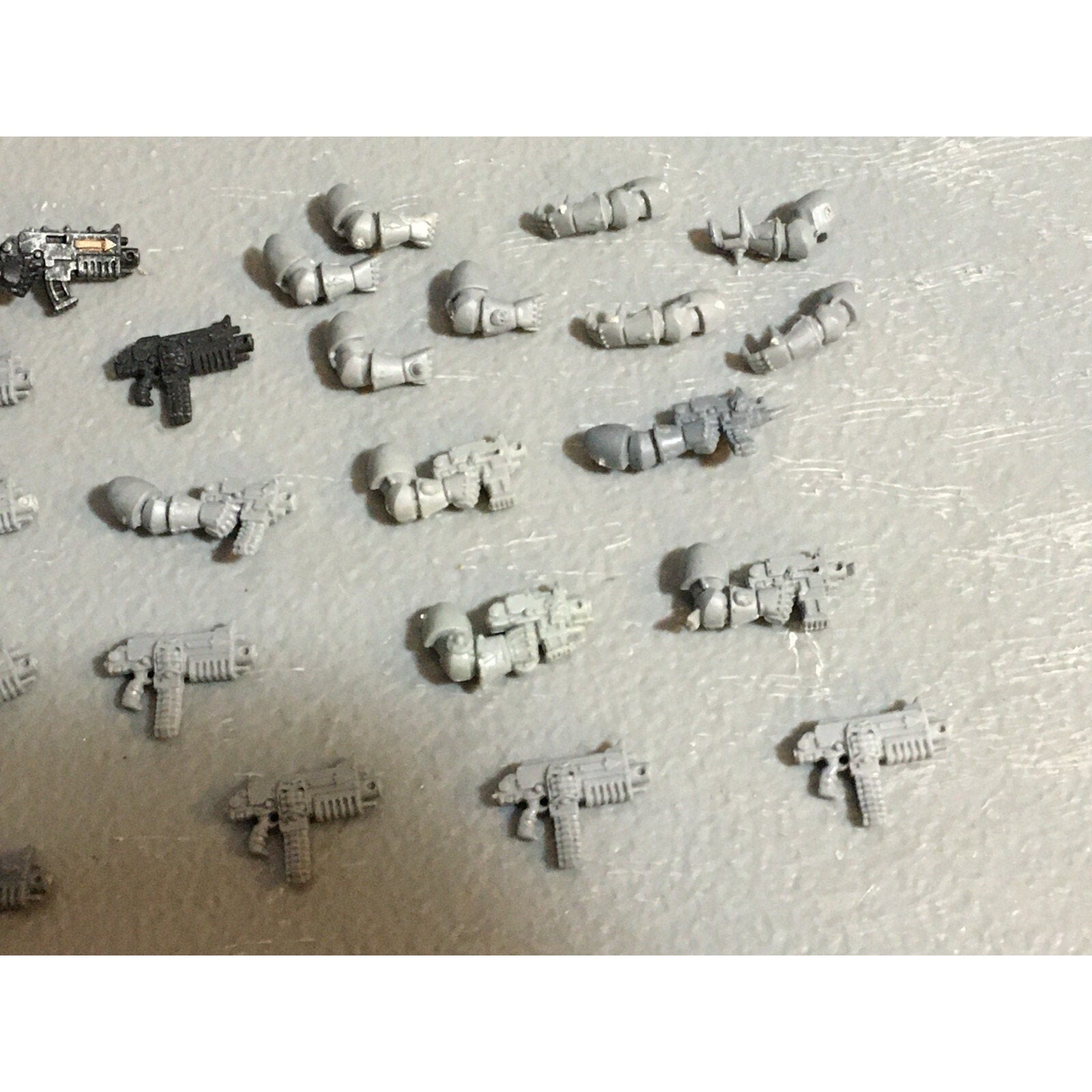 A22976 WARHAMMER 40K CHAOS SPACE MARINES BITS LOT ARMS BOLTERS GAMES WORKSHOP GW