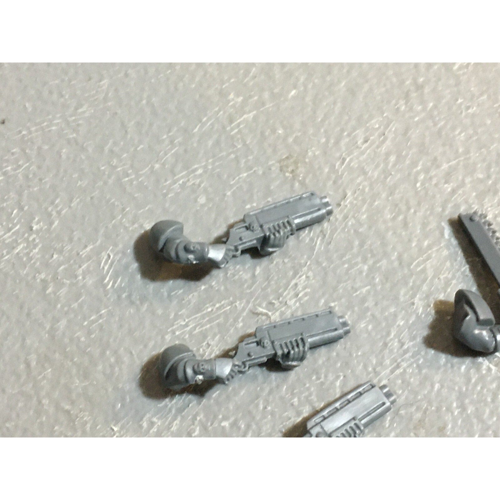 A23092 WARHAMMER 40K SPACE MARINES BITS LOT SCOUTS ARMS GAMES WORKSHOP GW