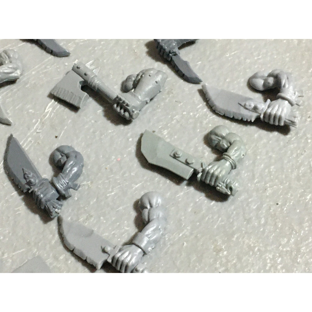 A22610 WARHAMMER FANTASY ORCS & GOBLINS BITS LOT ORC BOYZ HAND WEAPONS GW