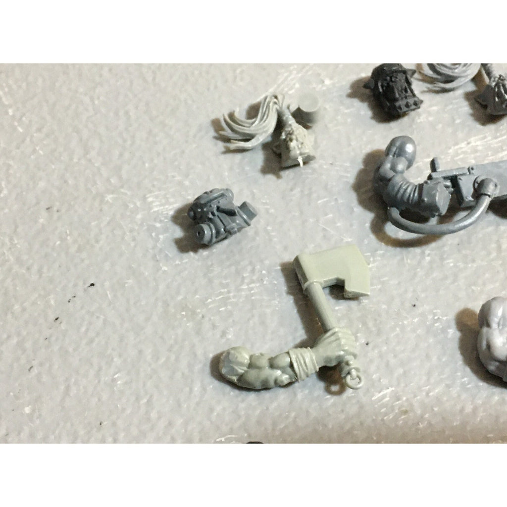 A23239 WARHAMMER 40K SPACE ORKS BITS LOT ARMS HEADS GAMES WORKSHOP GW