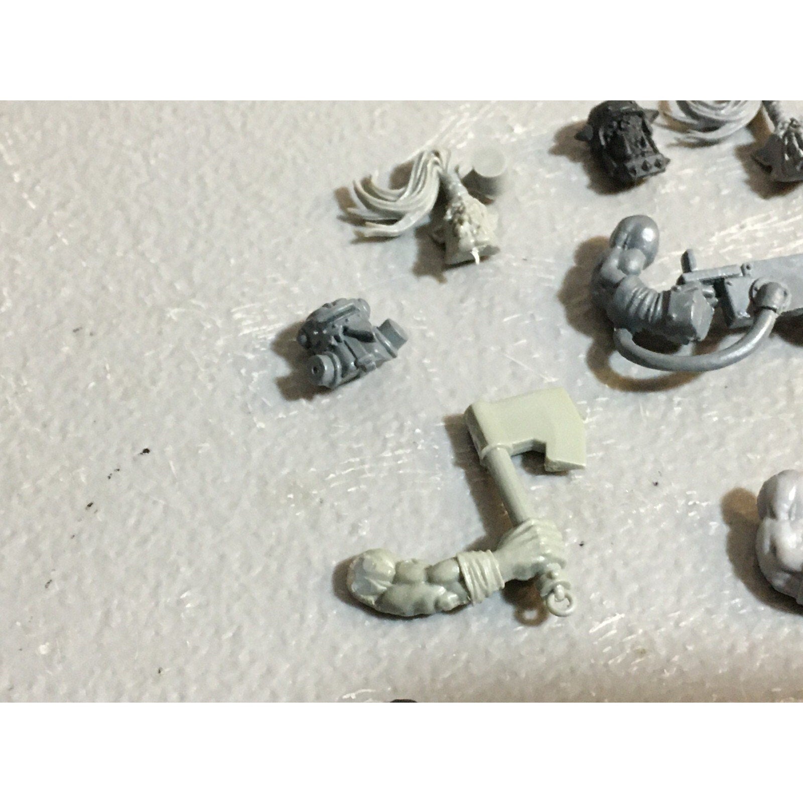 A23239 WARHAMMER 40K SPACE ORKS BITS LOT ARMS HEADS GAMES WORKSHOP GW