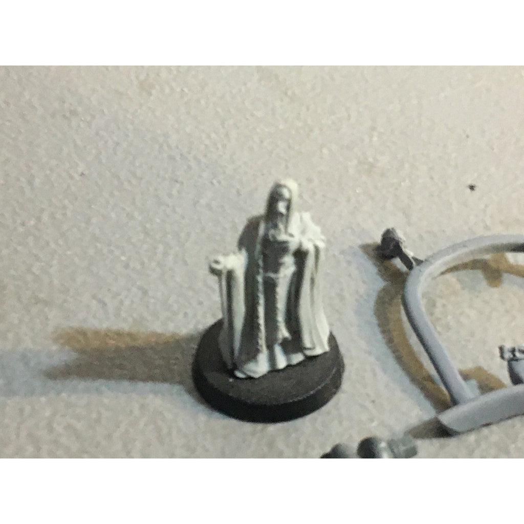 A32587 UNKNOWN PLASTIC MINIATURES BITS LOT SPACE SOLDIER MECH FEET ELF HEADS