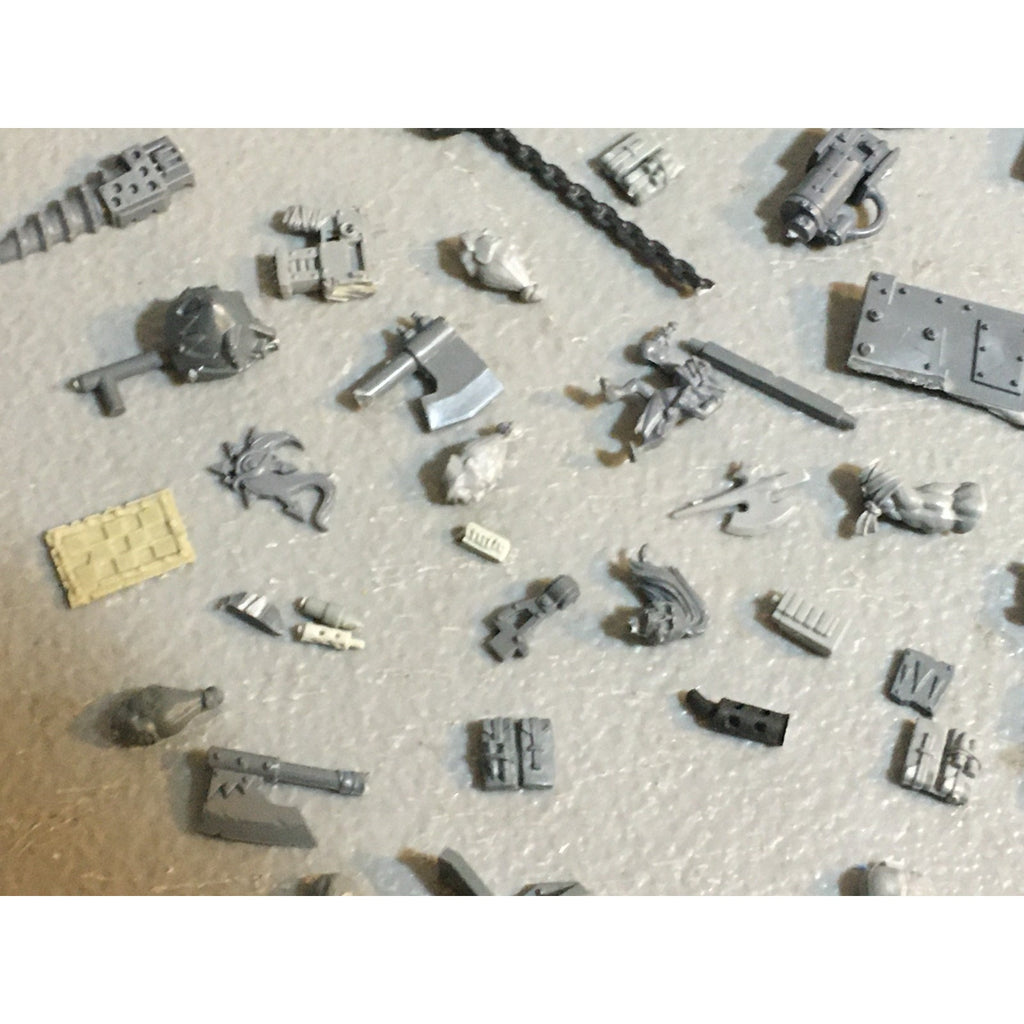 A33119 WARHAMMER 40K SPACE ORKS BITS LOT MIXED RANDOM GW GAMES WORKSHOP