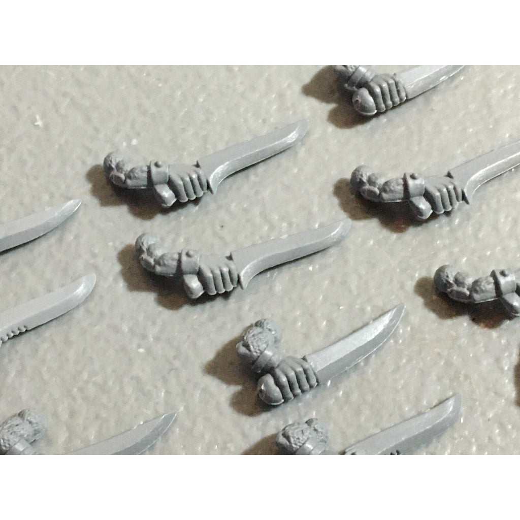 A22299 WARHAMMER FANTASY SKAVEN BITS LOT SWORD ARMS GAMES WORKSHOP GW