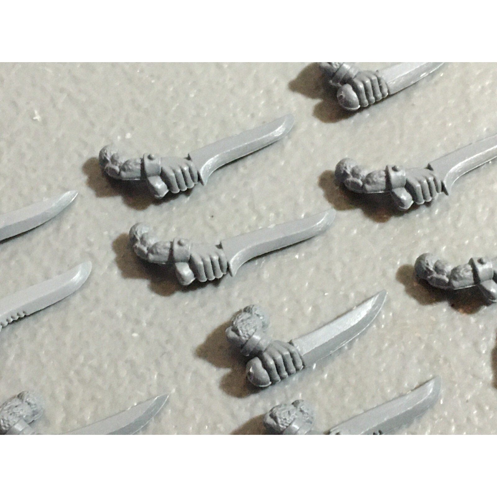 A22299 WARHAMMER FANTASY SKAVEN BITS LOT SWORD ARMS GAMES WORKSHOP GW