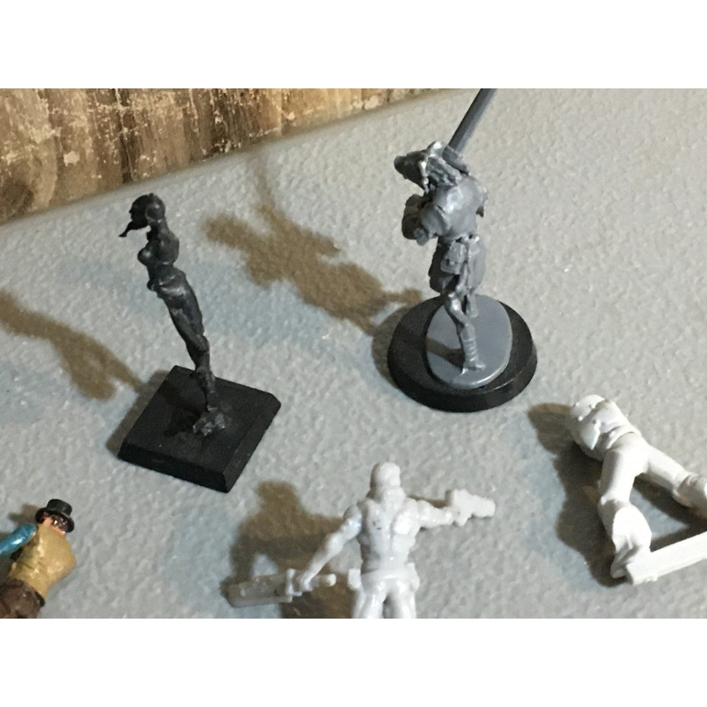A32533 UNKNOWN MINIATURES PLASTIC INCOMPLETE WARRIOR SOLDIER