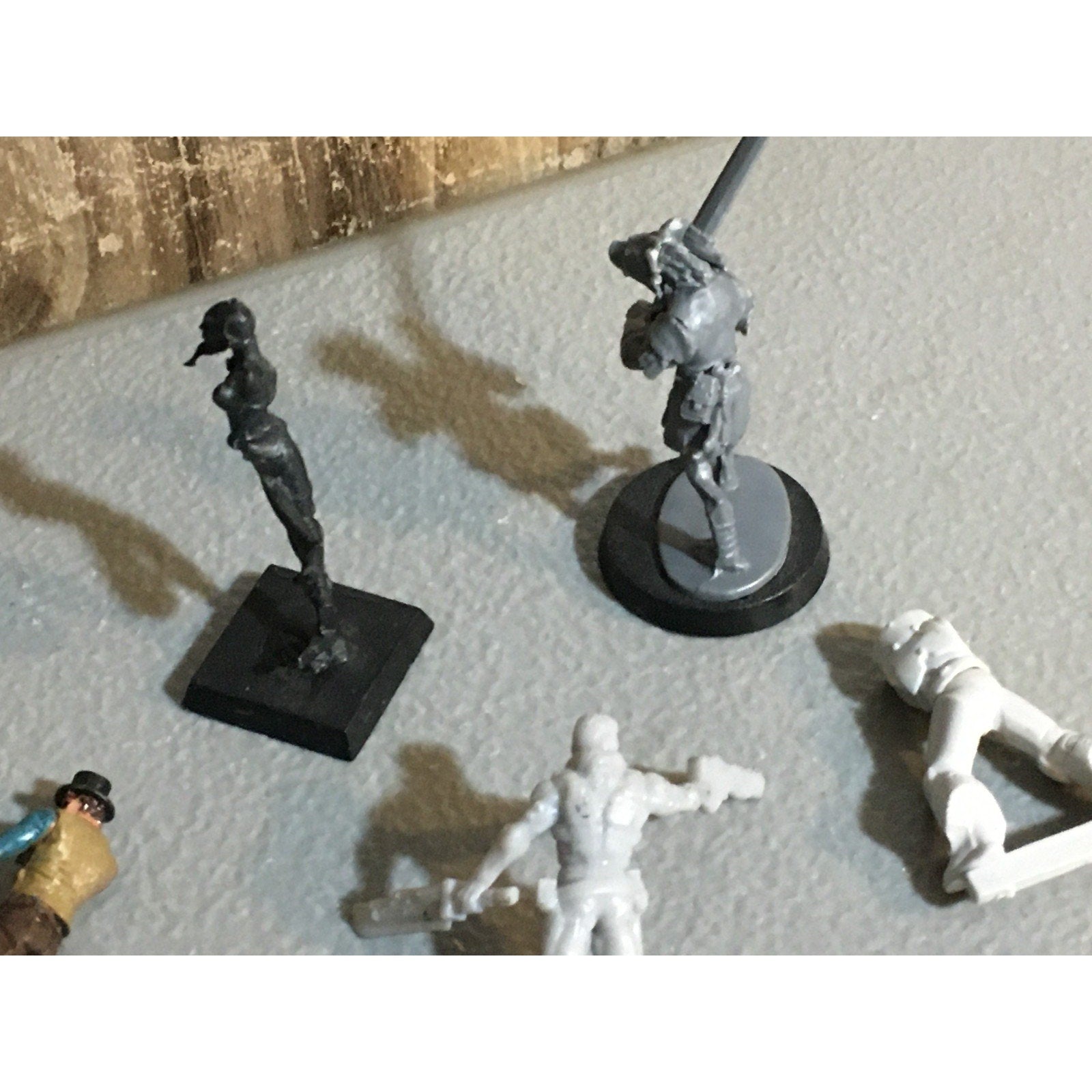 A32533 UNKNOWN MINIATURES PLASTIC INCOMPLETE WARRIOR SOLDIER