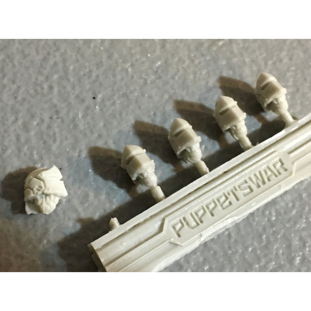A32538 PUPPETSWAR MINIATURES PLASTIC FANTASY KNIGHTS HEADS BITS PACK LOT