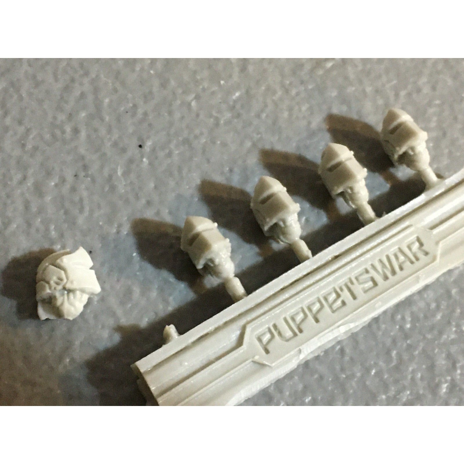 A32538 PUPPETSWAR MINIATURES PLASTIC FANTASY KNIGHTS HEADS BITS PACK LOT