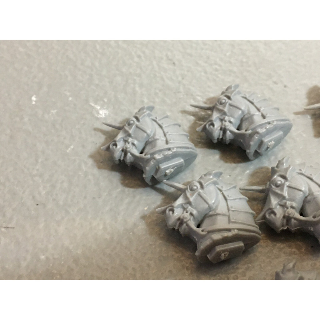 A20093 WARHAMMER FANTASY THE EMPIRE HORSE BITS LOT HEADS GAMES WORKSHOP