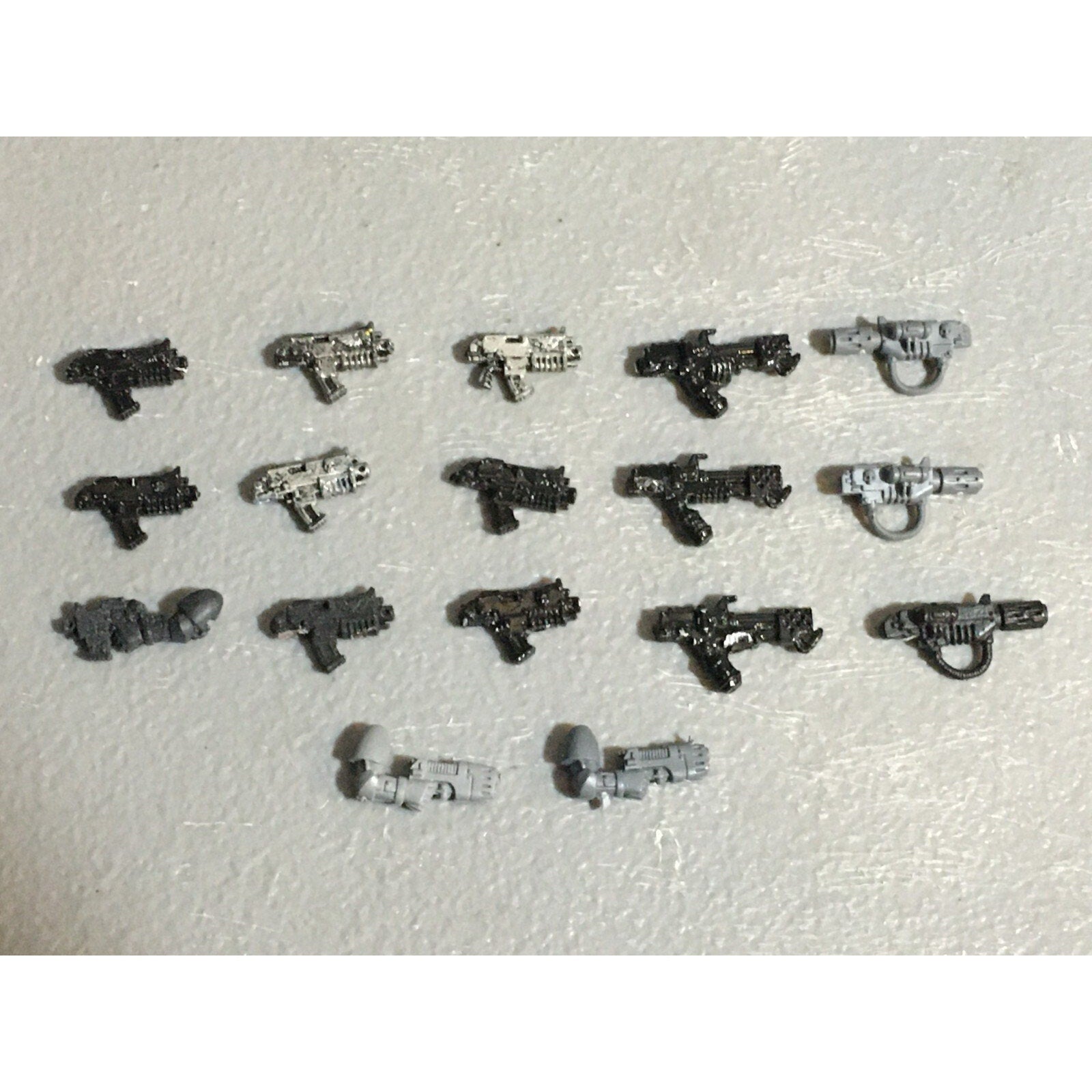 A22960 WARHAMMER 40K SPACE MARINES BITS LOT BOLTERS SPECIALS GAMES WORKSHOP GW