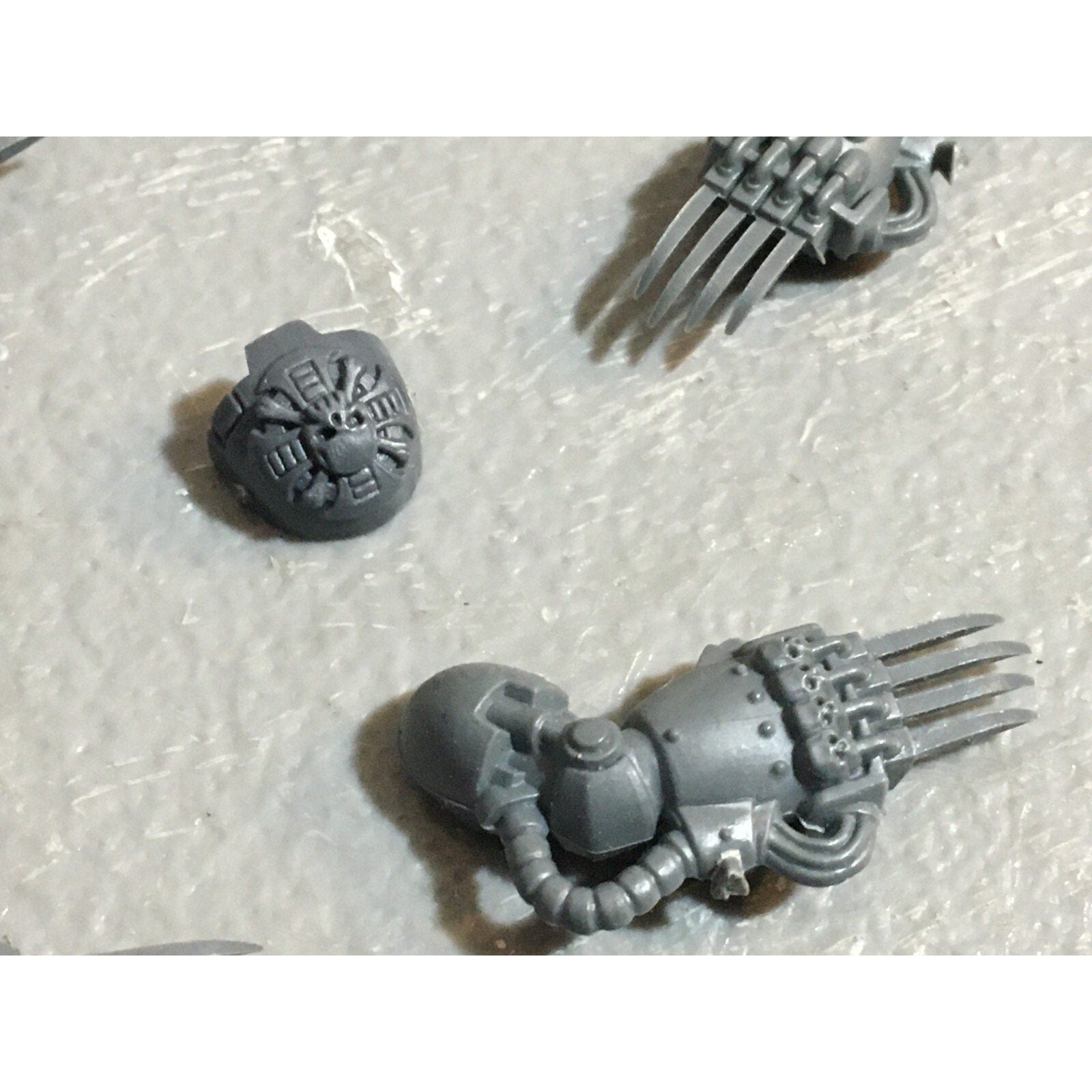 A23021 WARHAMMER 40K SPACE MARINES BITS LOT LIGHTNING CLAWS TERMINATORS GW