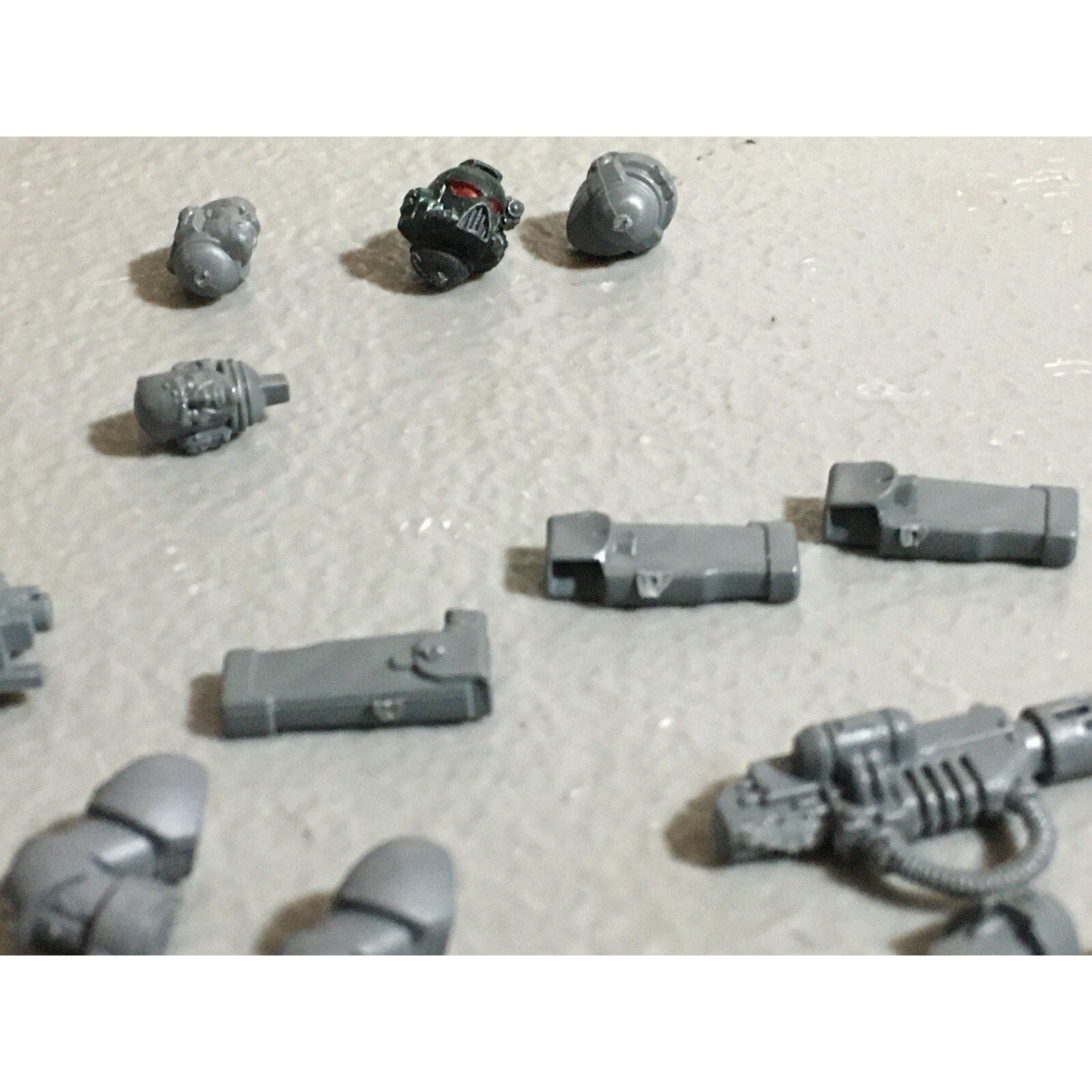 A22269 WARHAMMER 40K SPACE MARINES BITS LOT MIXED HANDS WEAPON GAMES WORKSHOP GW