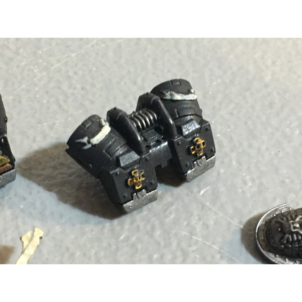 A33581 WARHAMMER 40K SPACE MARINES BITS LOT JUMP LEGS CHEST ARMS GW