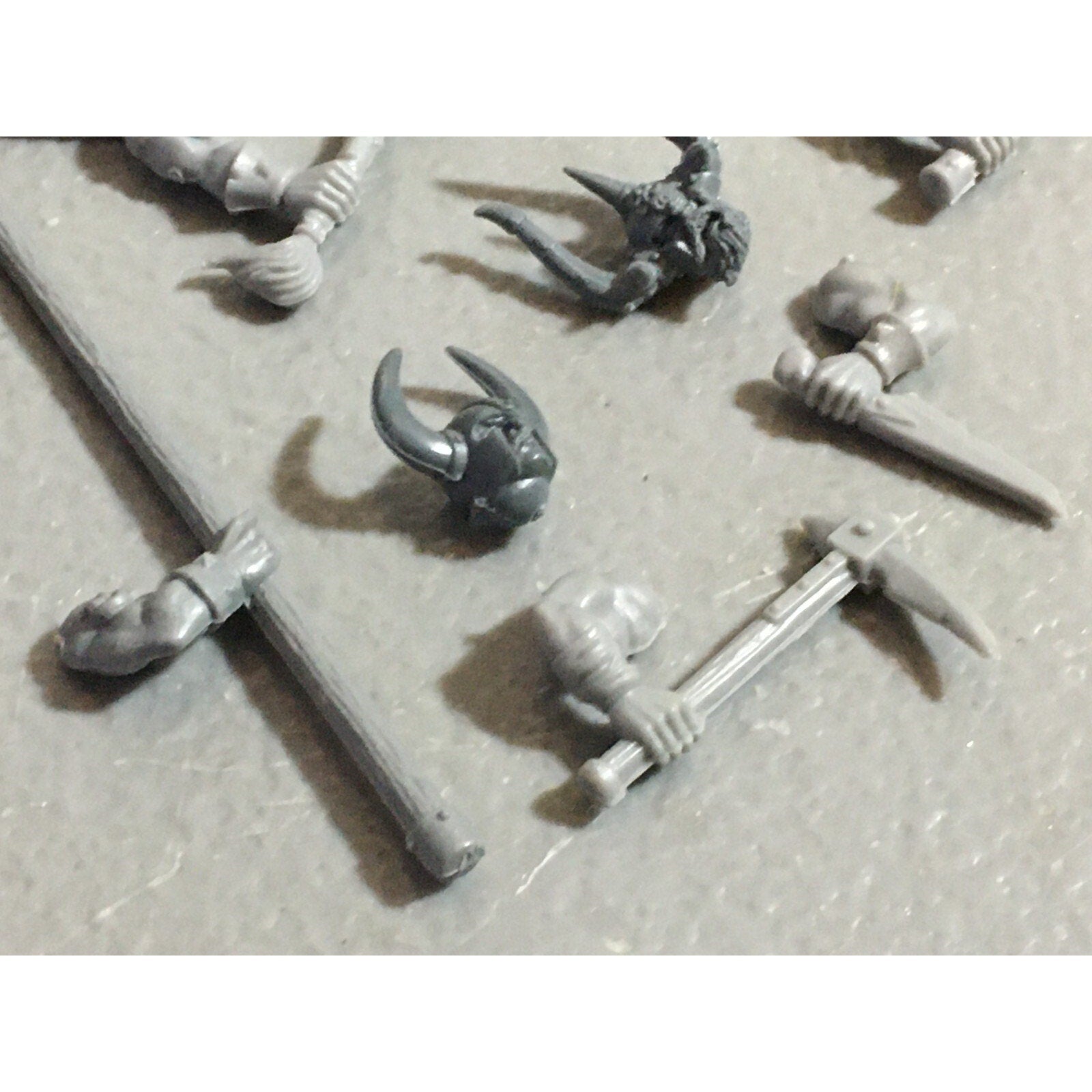 A22189 WARHAMMER FANTASY CHAOS MORTALS BITS LOT MIXED MARAUDER COMMAND & ARMS GW