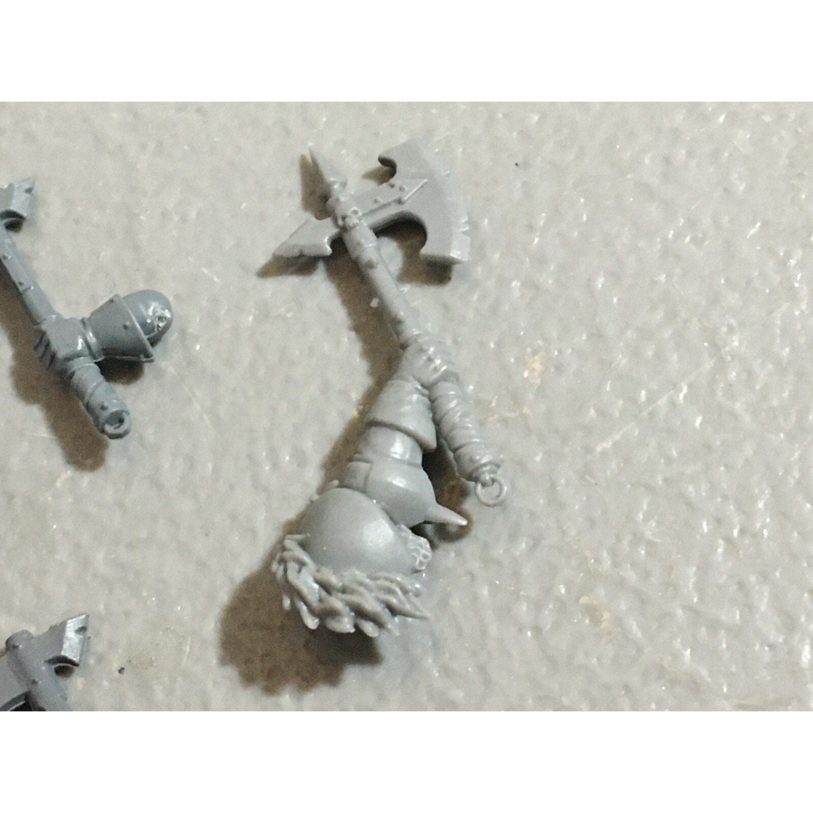 A22212 WARHAMMER FANTASY CHAOS MORTALS BITS LOT AXE HANDS GAMES WORKSHOP