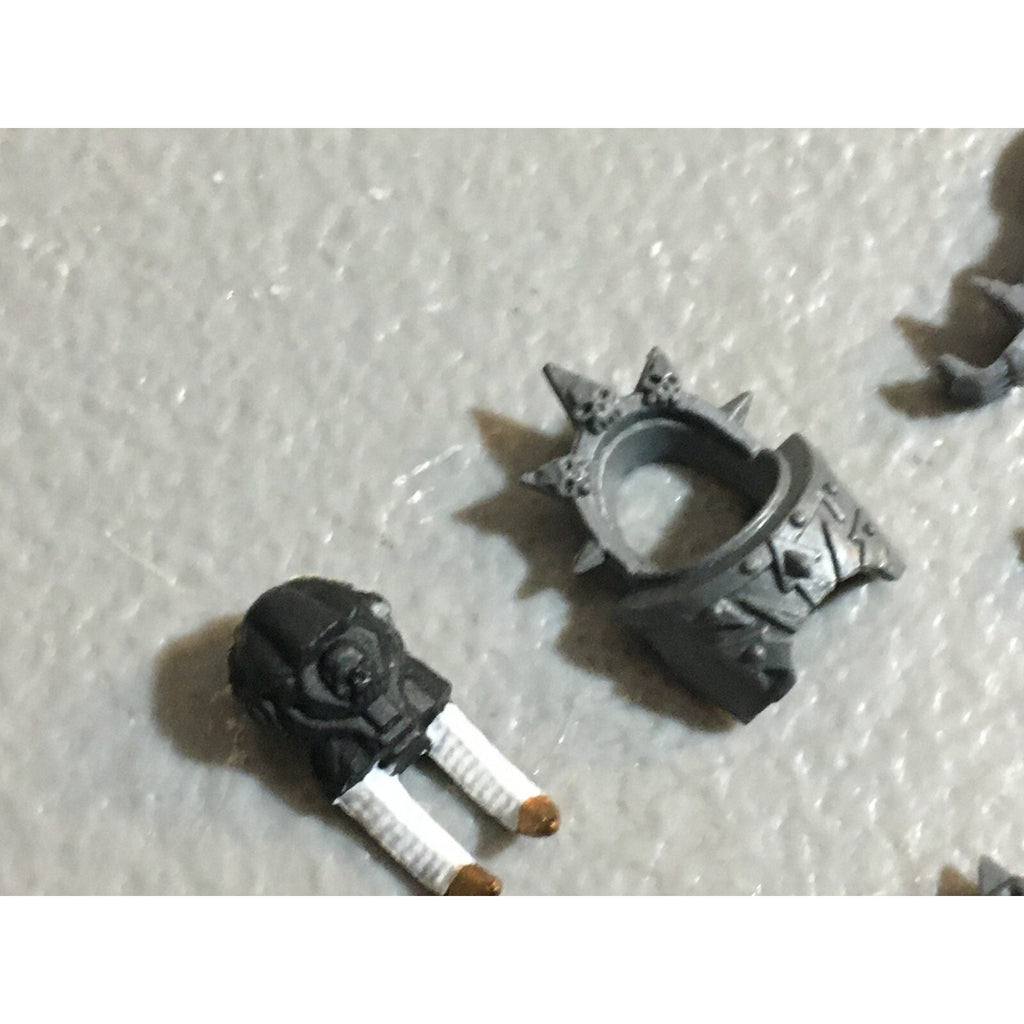 A23075 WARHAMMER 40K CSM CHAOS SPACE MARINES BITS LOT MIXED SHOULDERS ARMS GW