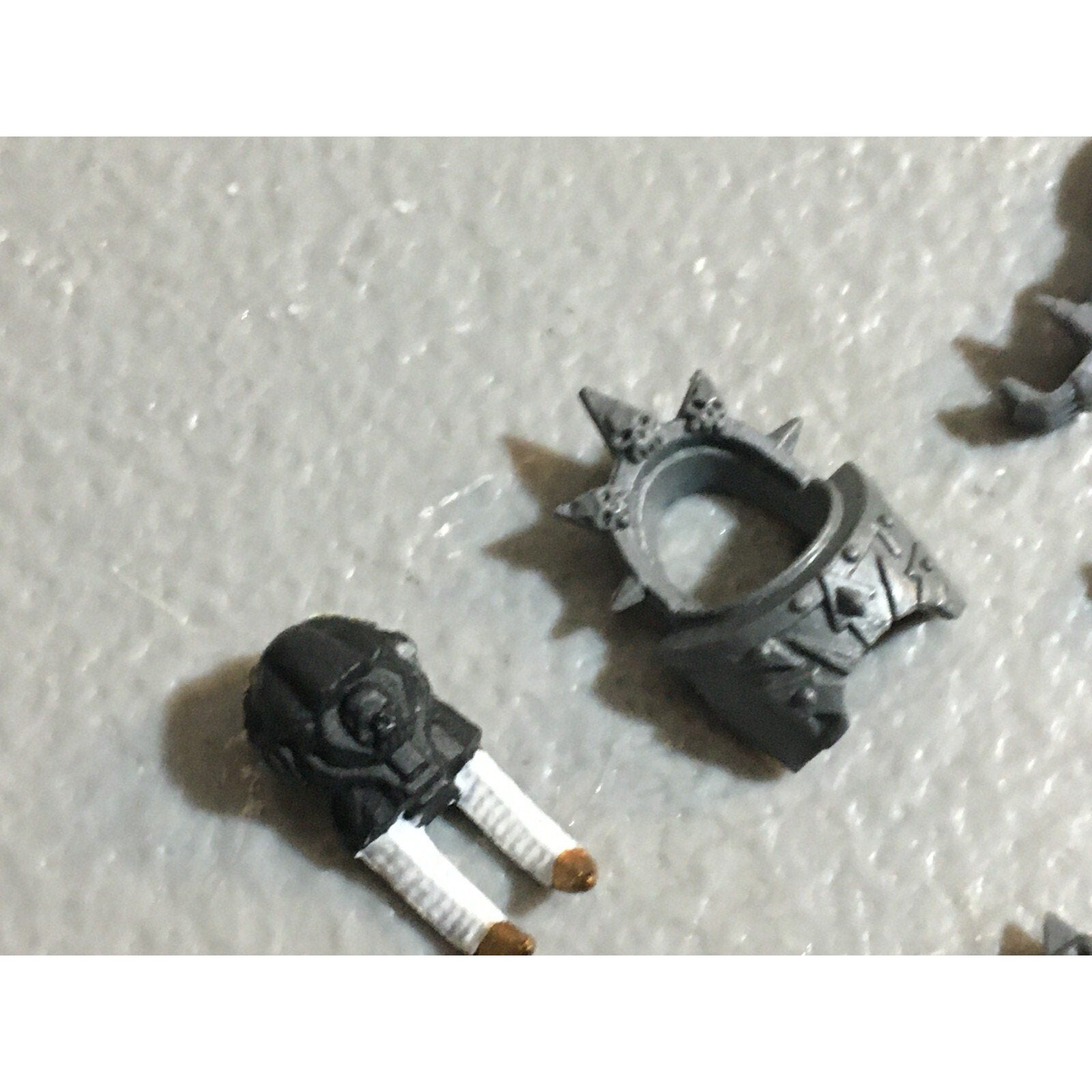 A23075 WARHAMMER 40K CSM CHAOS SPACE MARINES BITS LOT MIXED SHOULDERS ARMS GW