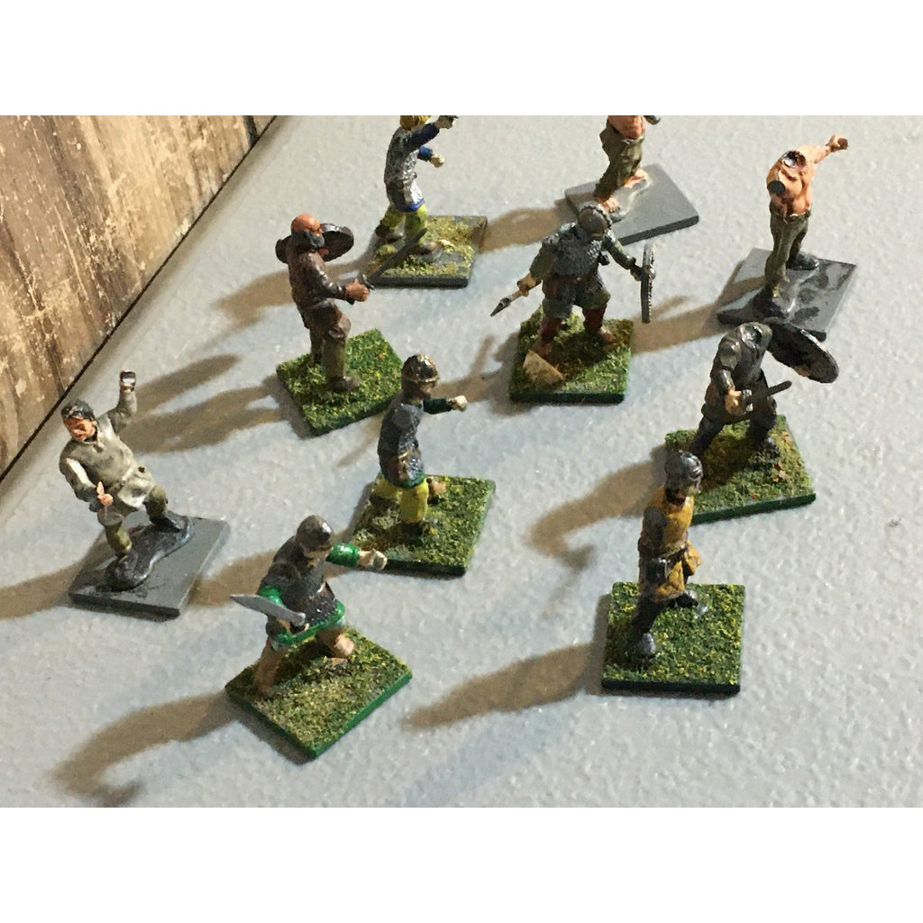 A32498 UNKNOWN PLASTIC MINIATURES INCOMPLETE LOT FANTASY HUMAN WARRIOR SOLDIER