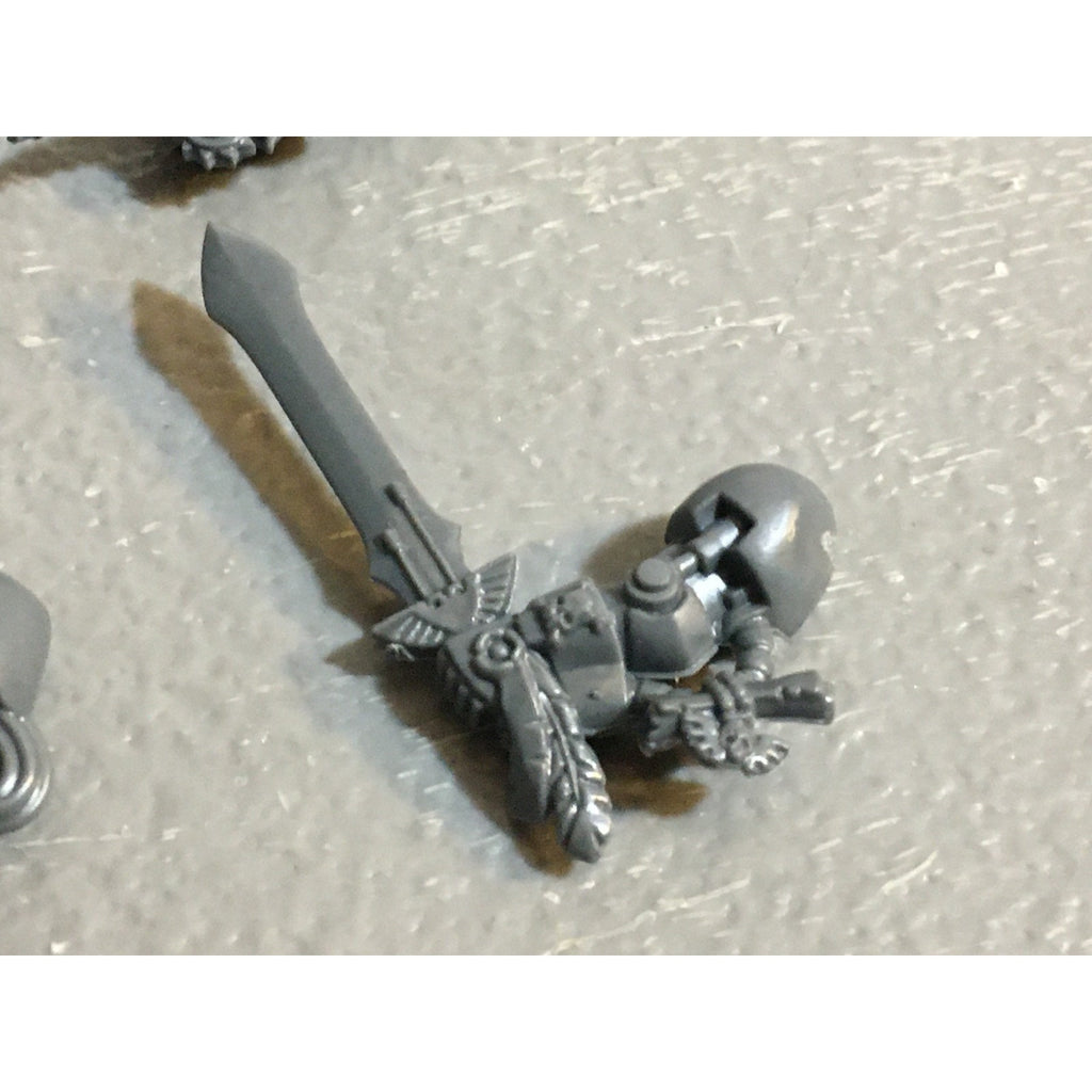 A29423 WARHAMMER 40K SPACE MARINES DARK ANGELS BITS LOT ARMS CLAW HEAVY GW