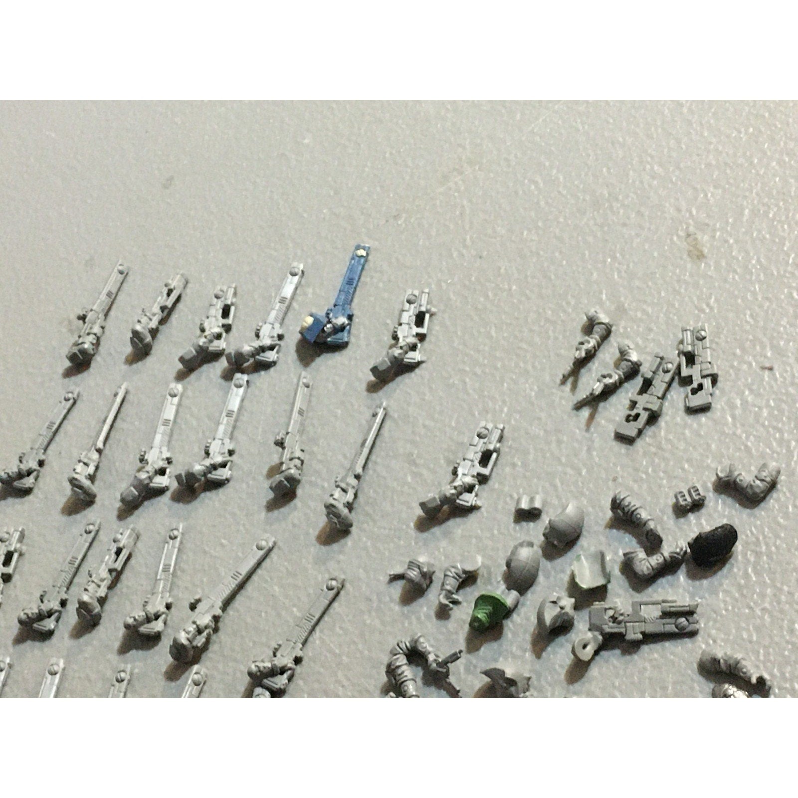 A33932 WARHAMMER 40K TAU EMPIRE FIRE WARRIORS BITS LOT GW GAMES WORKSHOP
