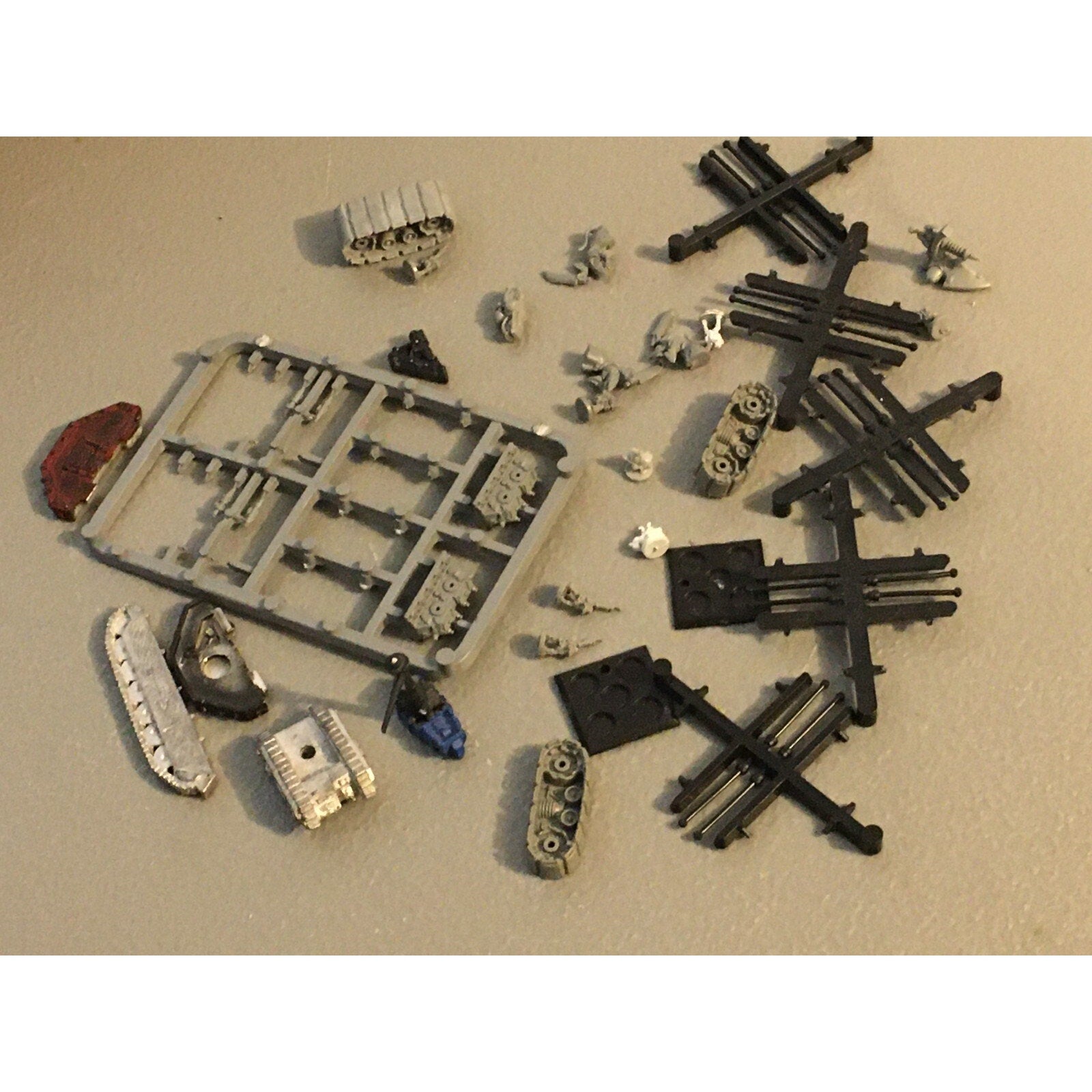 A23527 EPIC 40K BITS LOT INCOMPLETE SOME METAL WARMASTER W MOVEMENT STICKS
