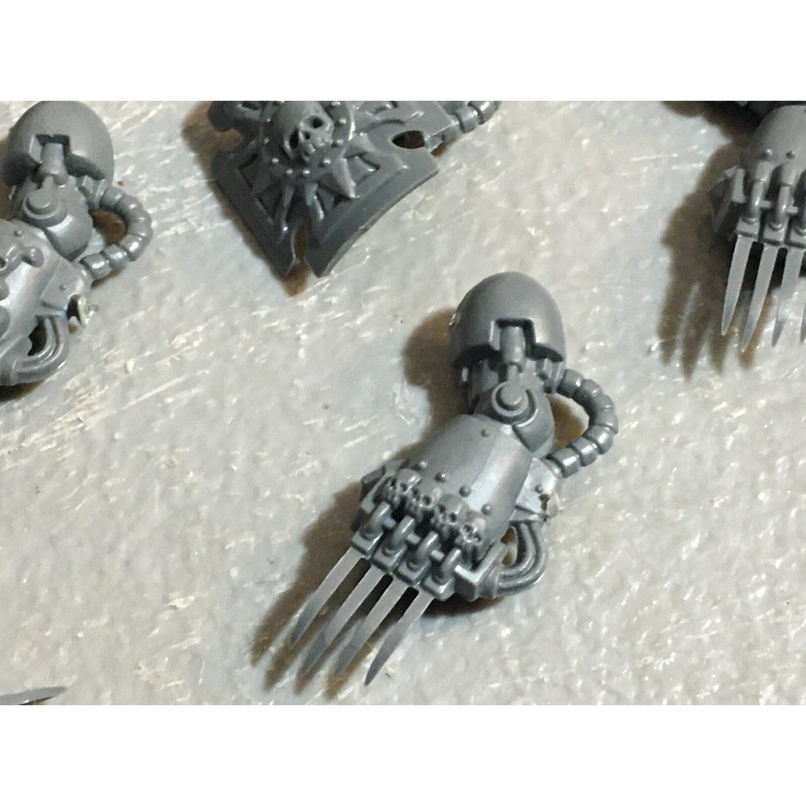 A23021 WARHAMMER 40K SPACE MARINES BITS LOT LIGHTNING CLAWS TERMINATORS GW
