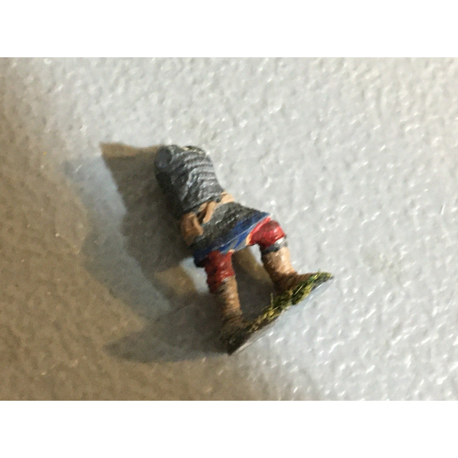 A32503 UNKNOWN PLASTIC MINIATURES MISS BASES HUMAN WARRIOR SOLDIER