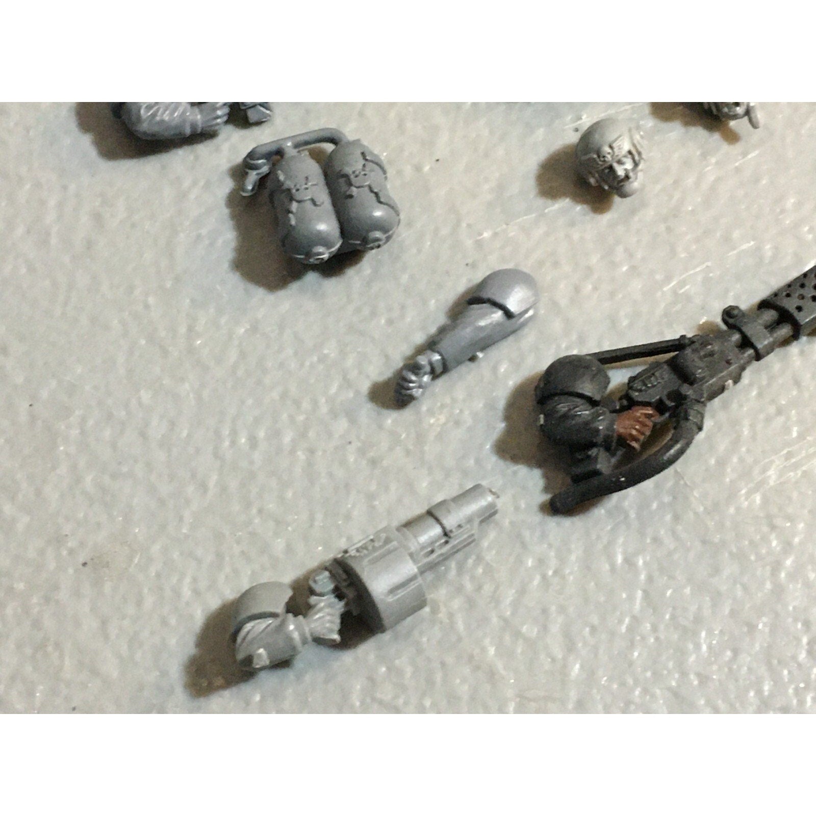 A23206 WARHAMMER 40K IG IMPERIAL ASTRA BITS LOT MIXED HEAD ARM GW GAMES WORKSHOP
