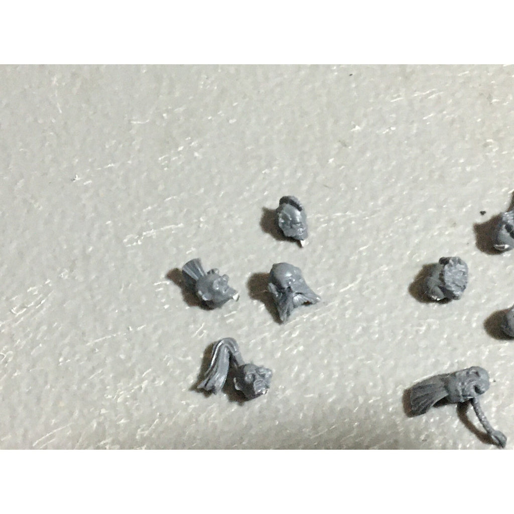 A22554 WARHAMMER 40K SPACE MARINES WOLVES BITS LOT HEADS SCOUT BROTHER GW