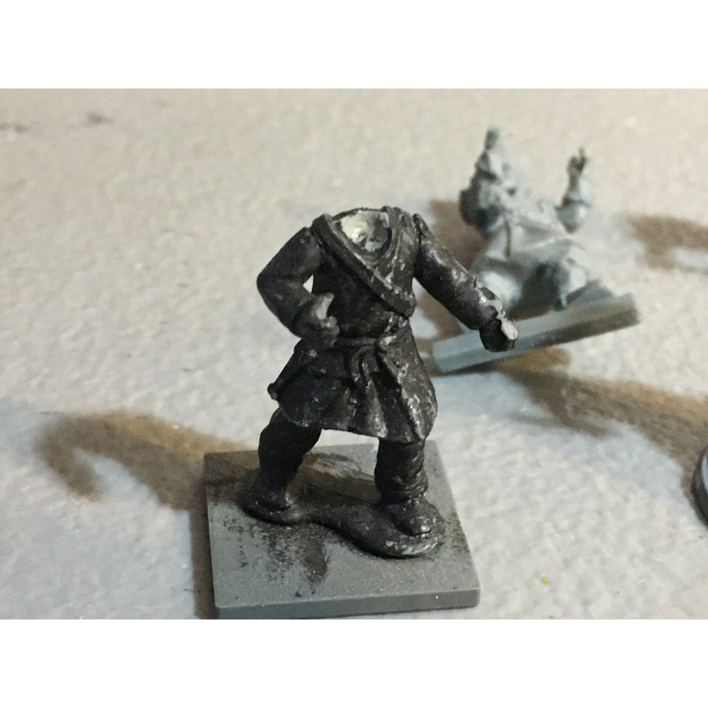 A32550 UNKNOWN MINIATURES PLASTIC INCOMPLETE LOT WARRIOR SOLDIER