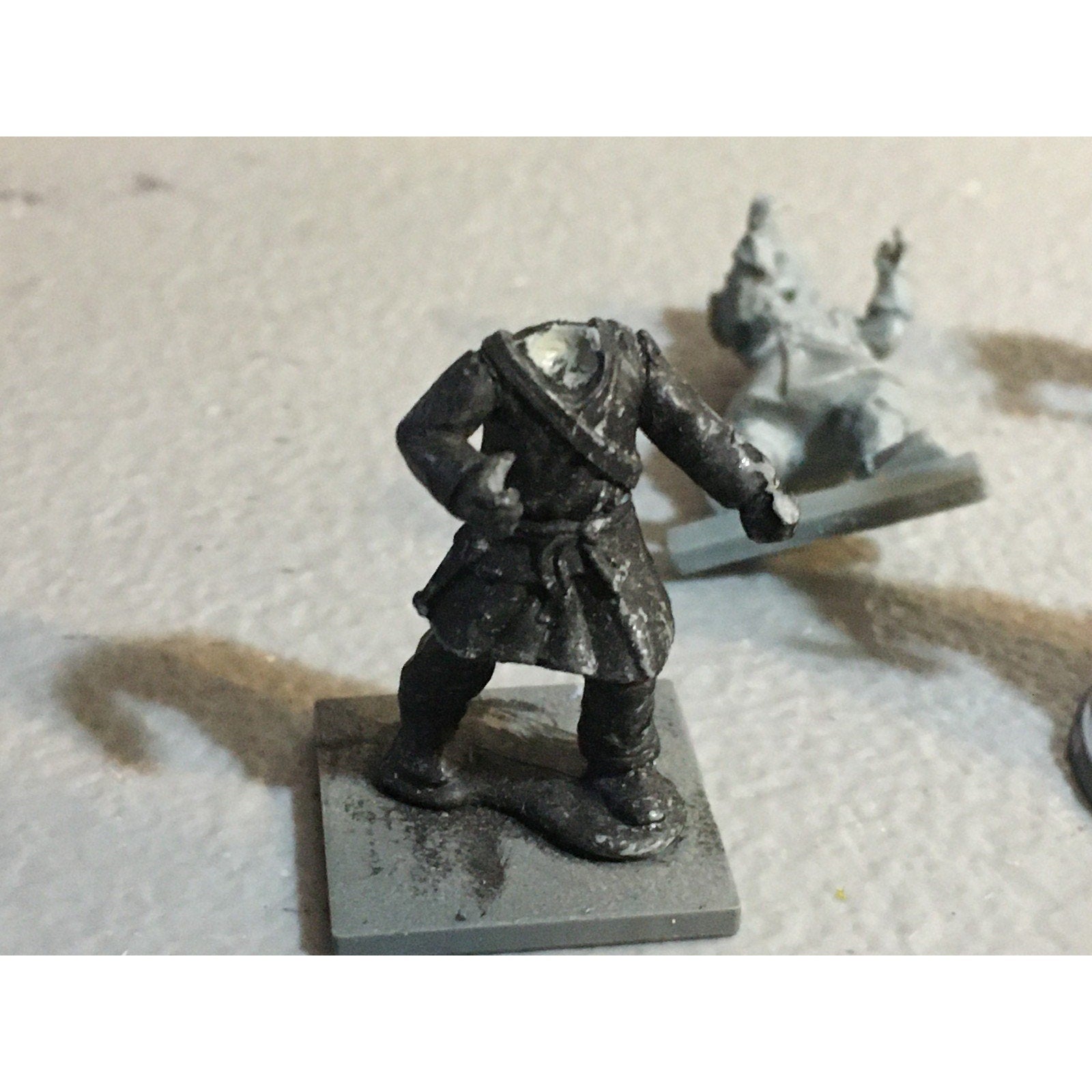 A32550 UNKNOWN MINIATURES PLASTIC INCOMPLETE LOT WARRIOR SOLDIER