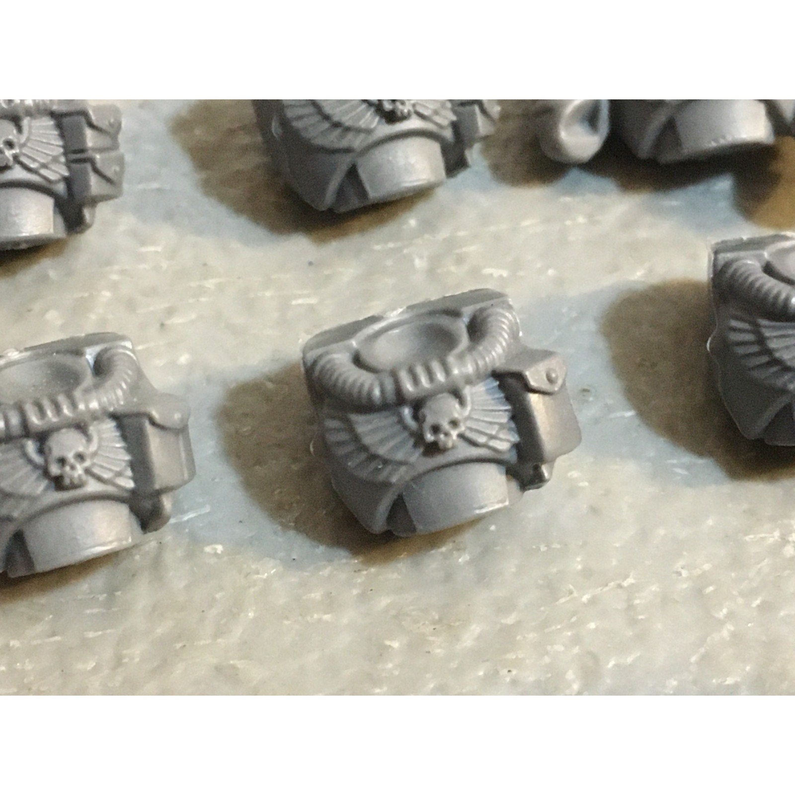 A33846 WARHAMMER 40K SPACE MARINES BITS LOT SCOUTS TORSO CHEST GW