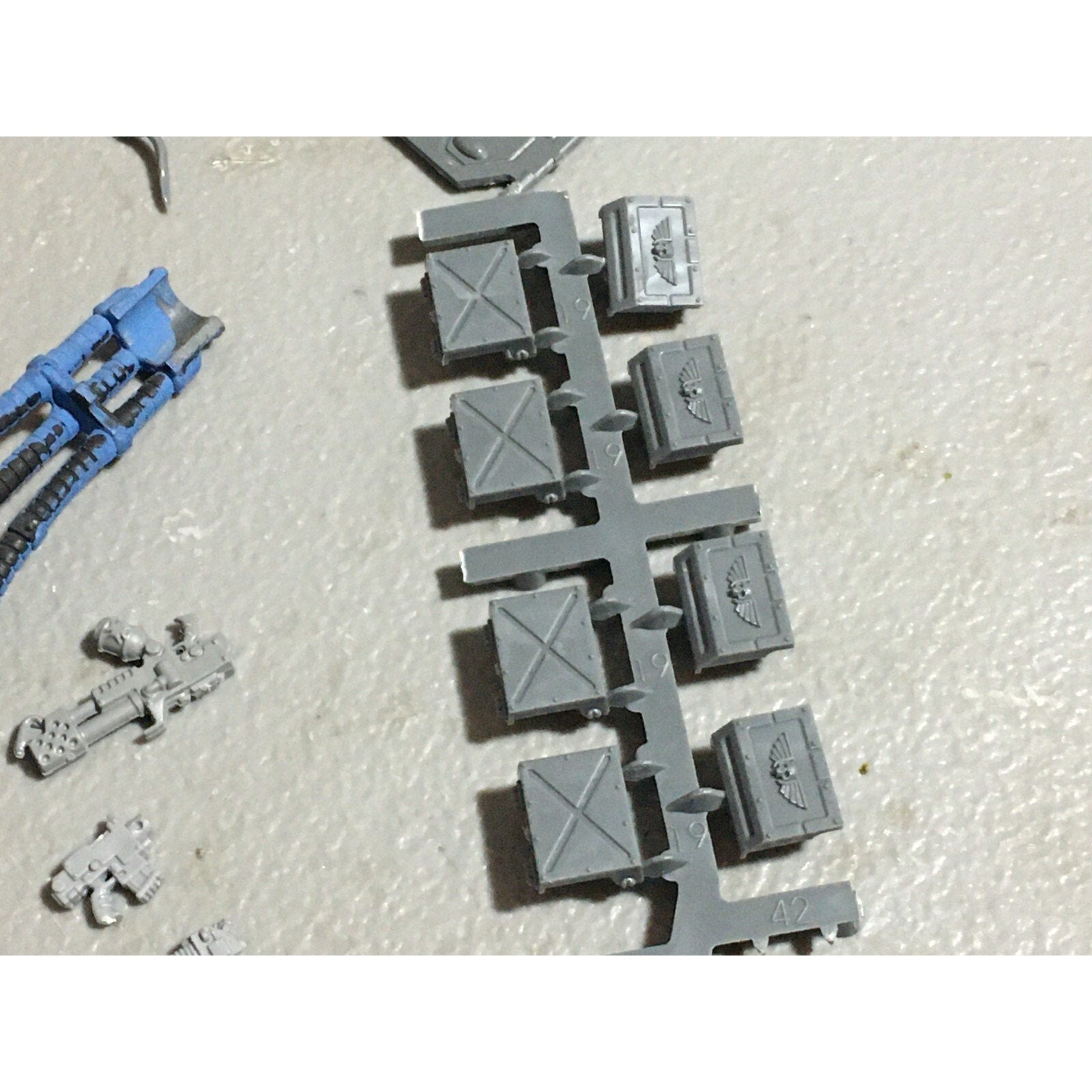 A22418 WARHAMMER 40K MIXED BITS LOT BOLTERS HEADS ARMS GAMES WORKSHOP GW